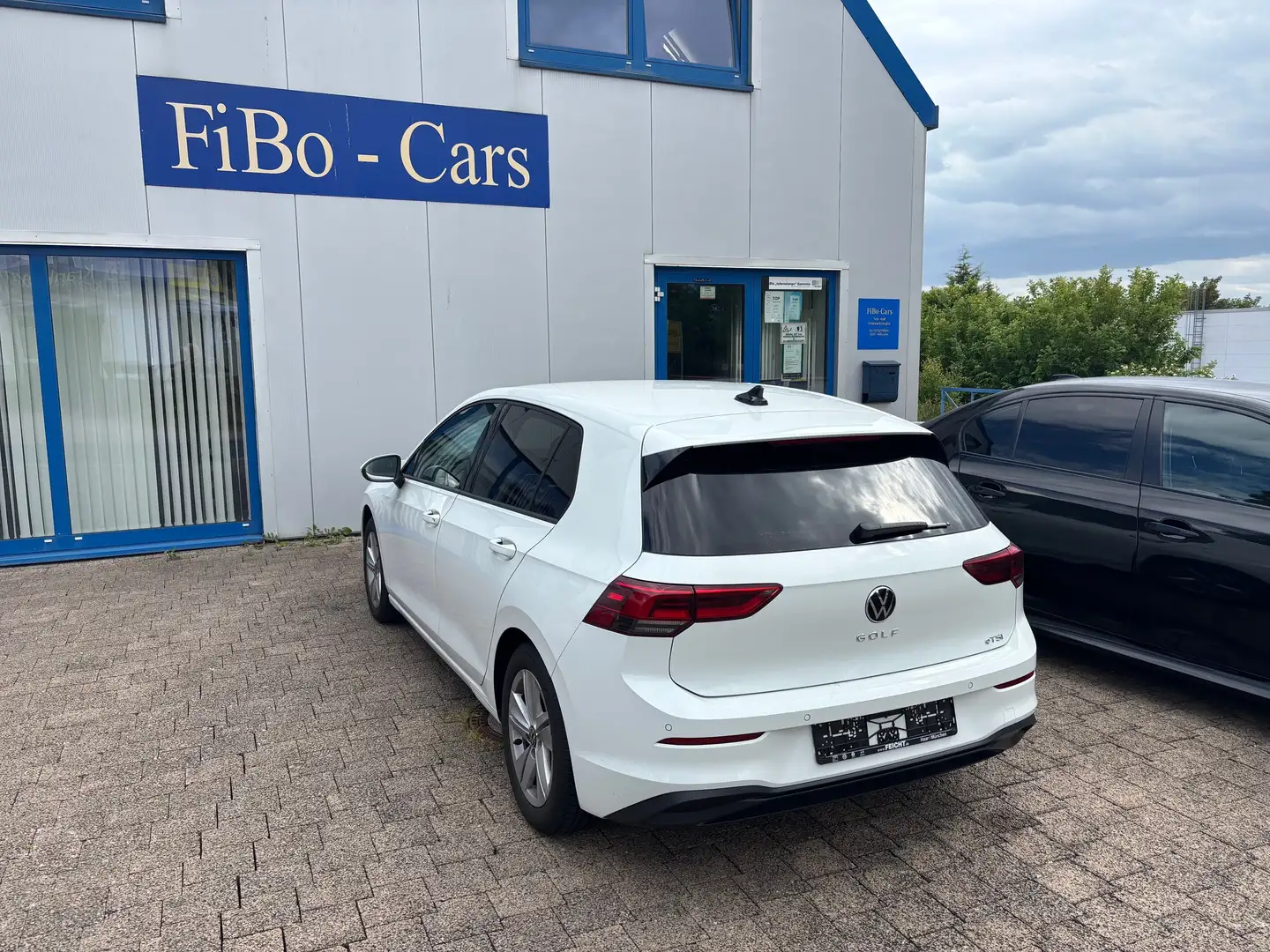 Volkswagen Golf Life eTSI Mild-Hybrid ACC SH Navi 4 PDC Wit - 2