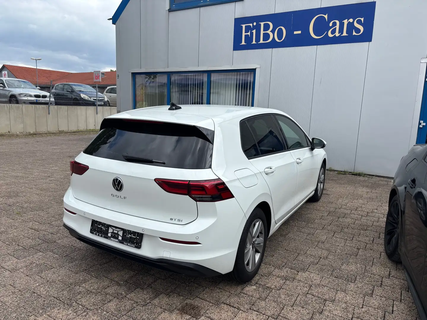 Volkswagen Golf Life eTSI Mild-Hybrid ACC SH Navi 4 PDC Wit - 1