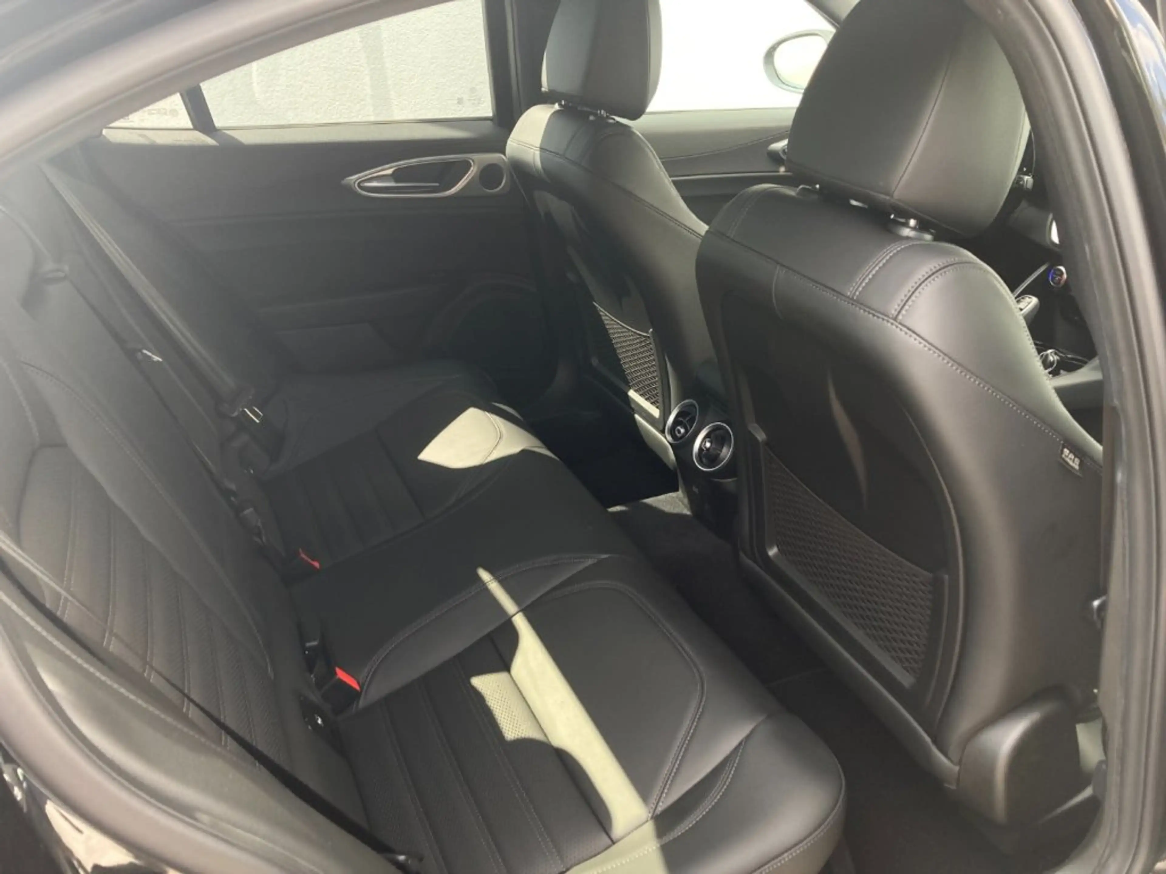 Alfa Romeo Giulia Veloce 2.2 Jtdm 210ps Aut Awd — photo 8