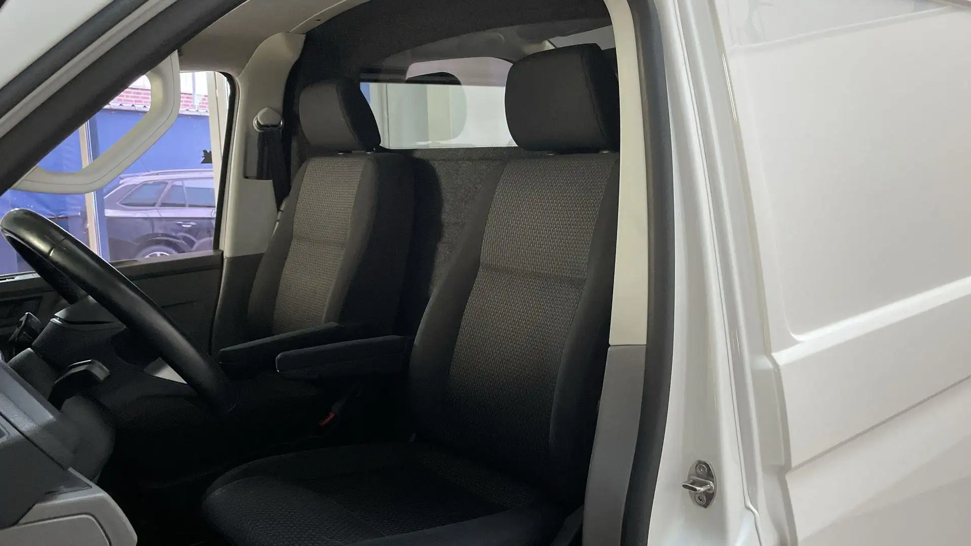 Volkswagen Transporter 2.0 TDI 150pk DSG L1H1 Camera Navigatie DAB+ Adapt Wit - 2