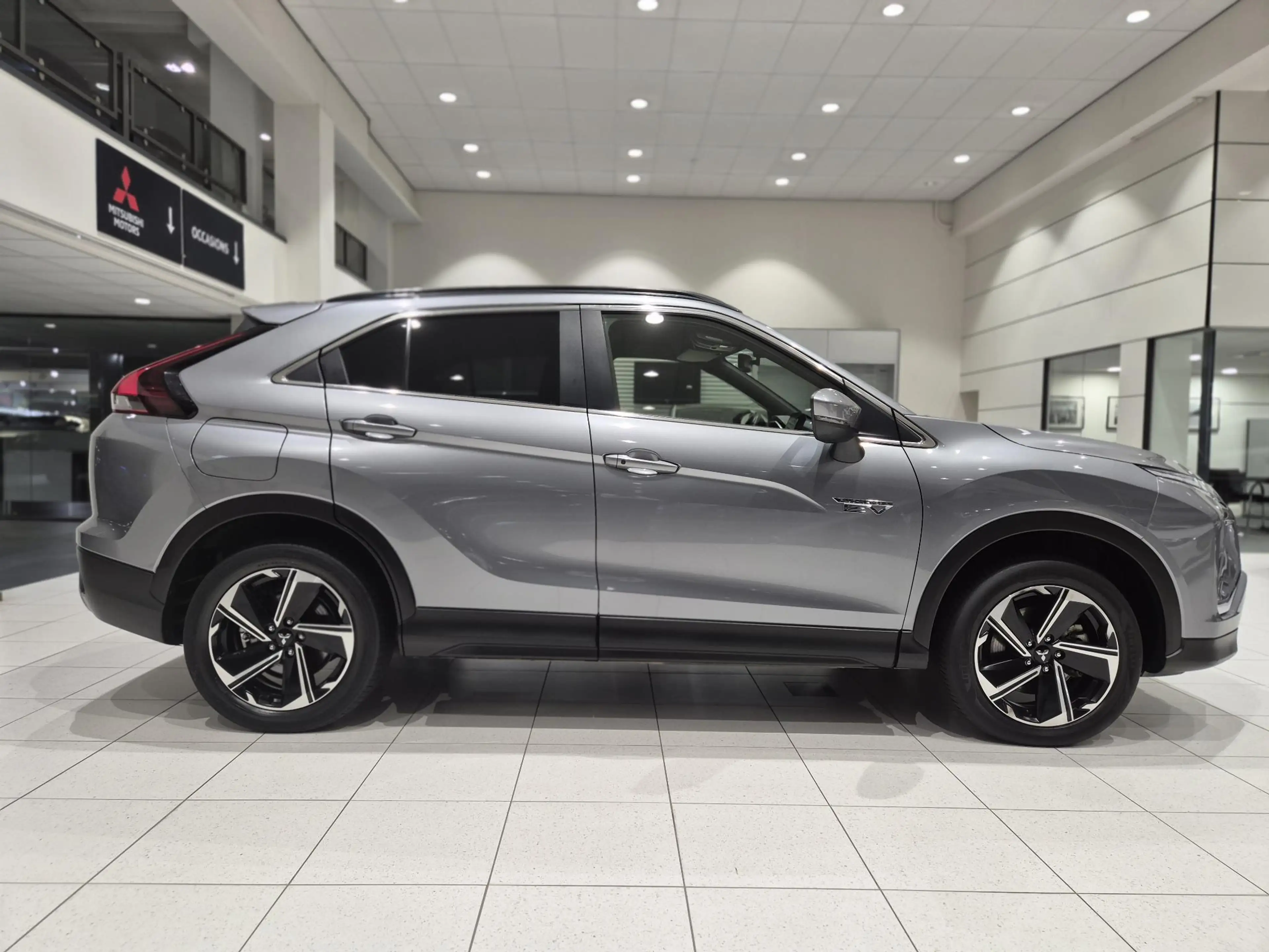 Mitsubishi Eclipse Cross 2.4 PHEV Intense+ | Navigatie | Camera | Stoelverw — photo 15