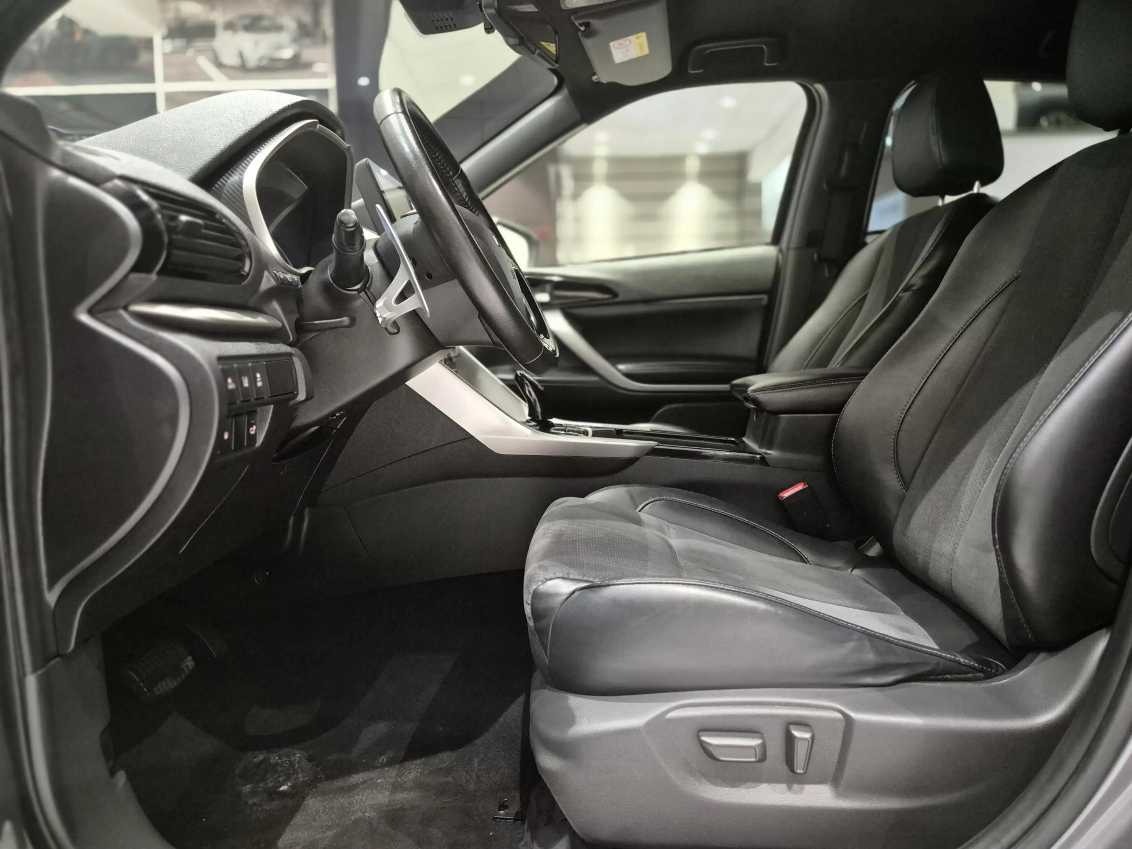 Mitsubishi Eclipse Cross 2.4 PHEV Intense+ | Navigatie | Camera | Stoelverw — photo 7