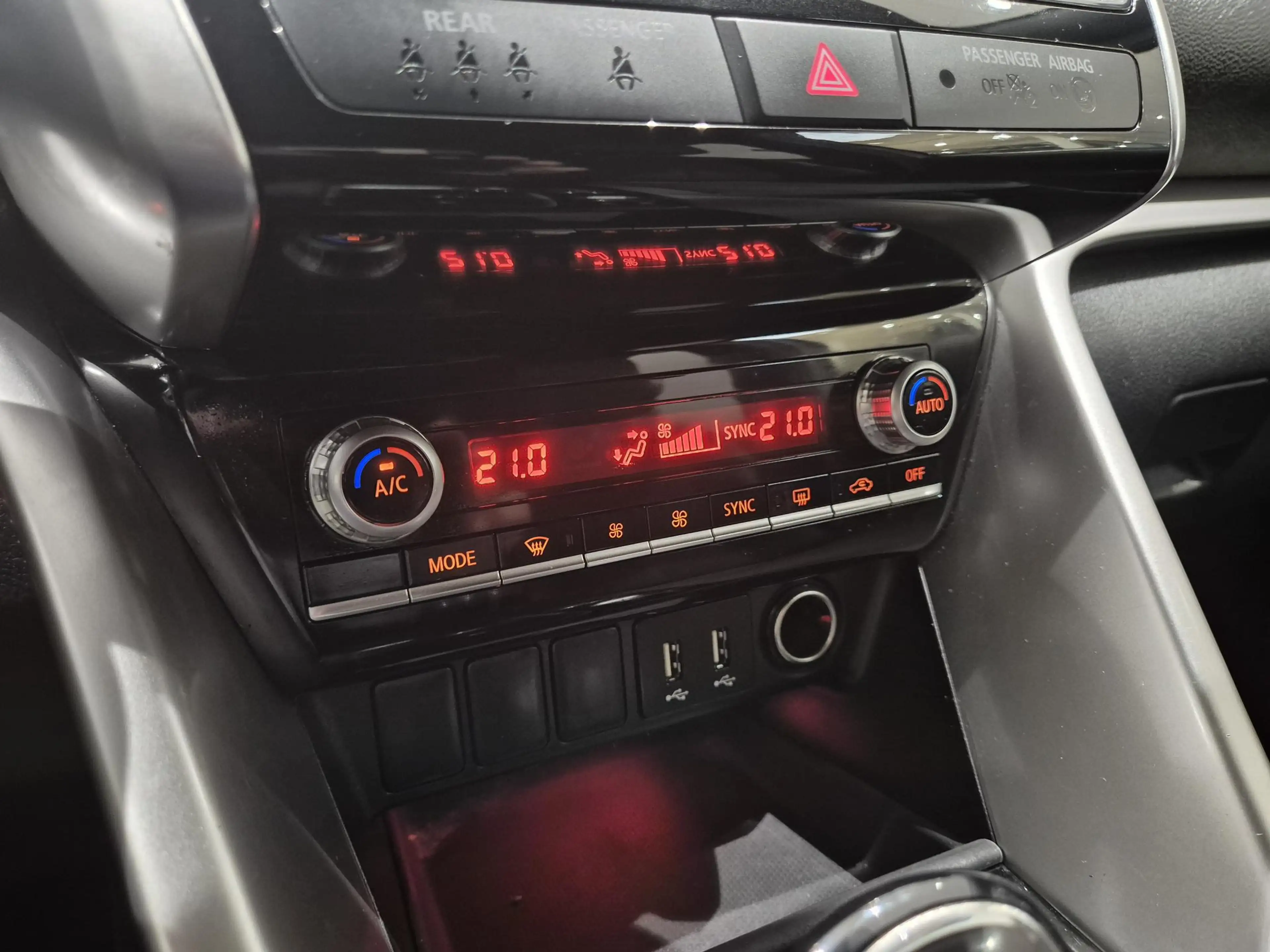 Mitsubishi Eclipse Cross 2.4 PHEV Intense+ | Navigatie | Camera | Stoelverw — photo 12
