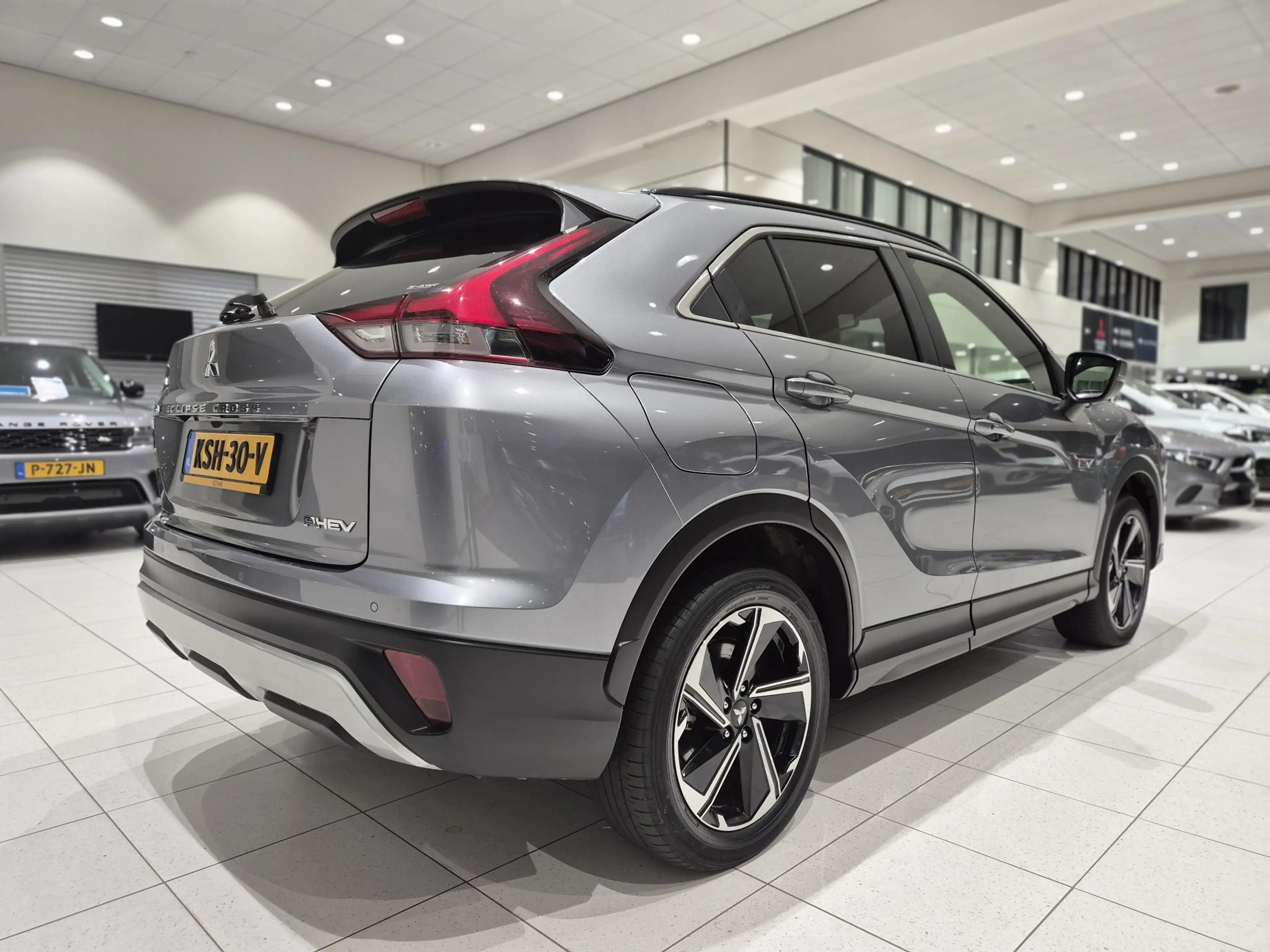 Mitsubishi Eclipse Cross 2.4 PHEV Intense+ | Navigatie | Camera | Stoelverw — photo 2