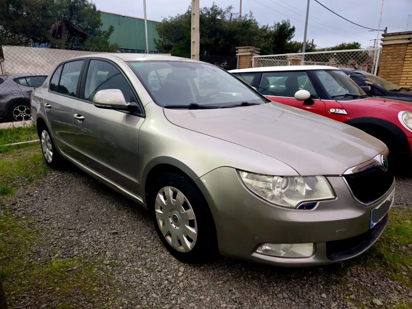 Skoda Superb 1.6TDI CR Ambition Plateado - 2