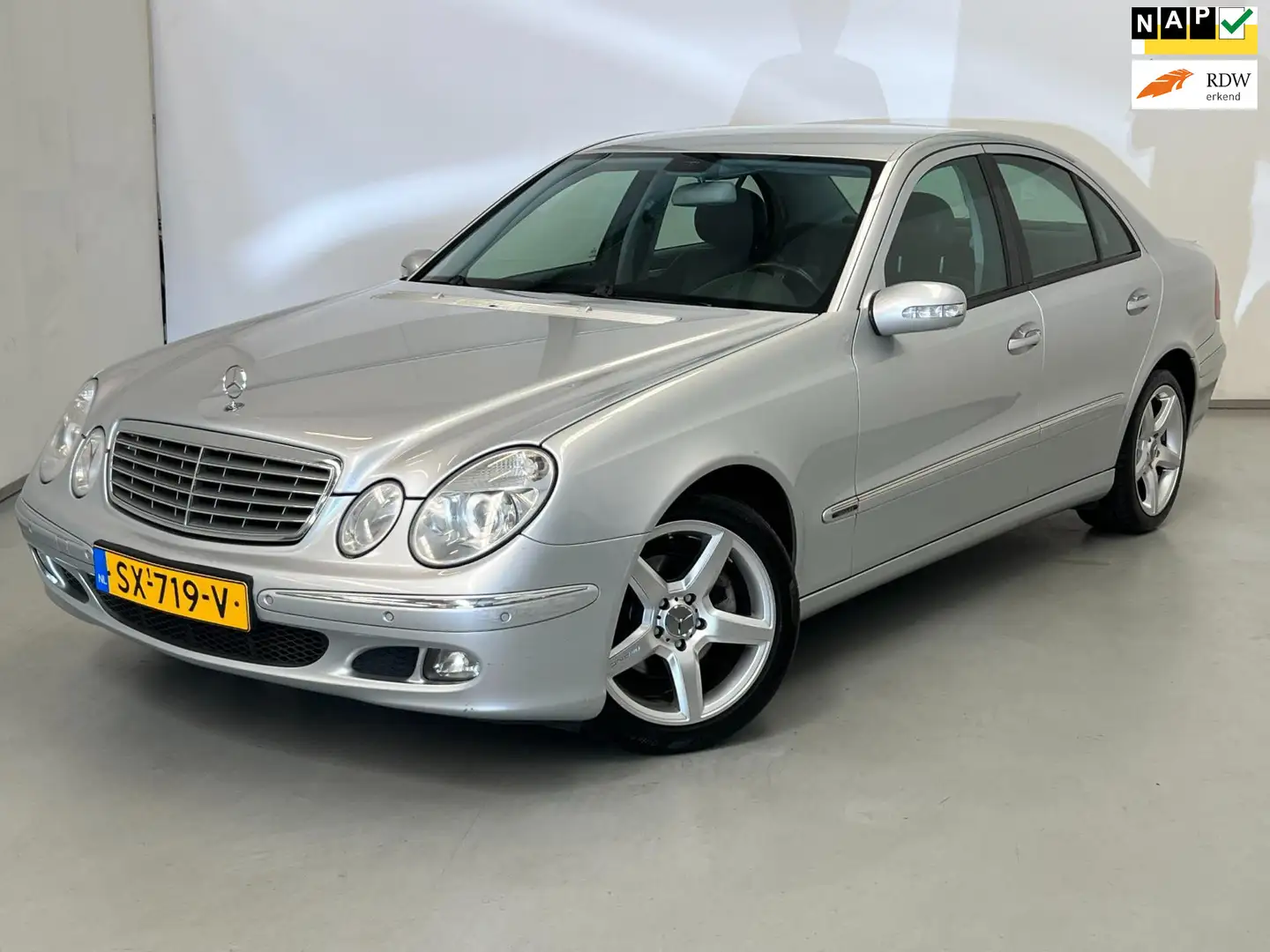 Mercedes-Benz E 280 Elegance / Export / AMG 17" / Stoelverwarming Grijs - 1