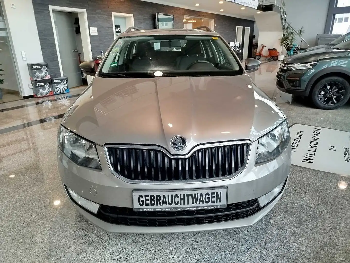 Skoda Octavia 1.2 TSI Active *KLIMA/SHZ/8-FACH* Beige - 2