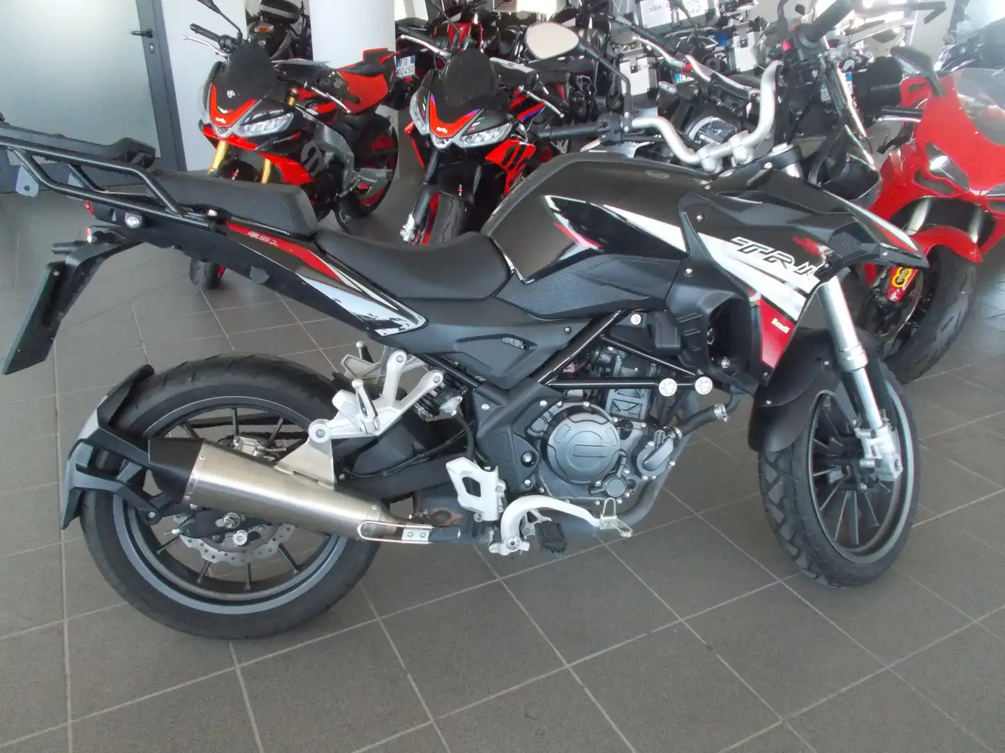 Benelli TRK 251 Nero - 2