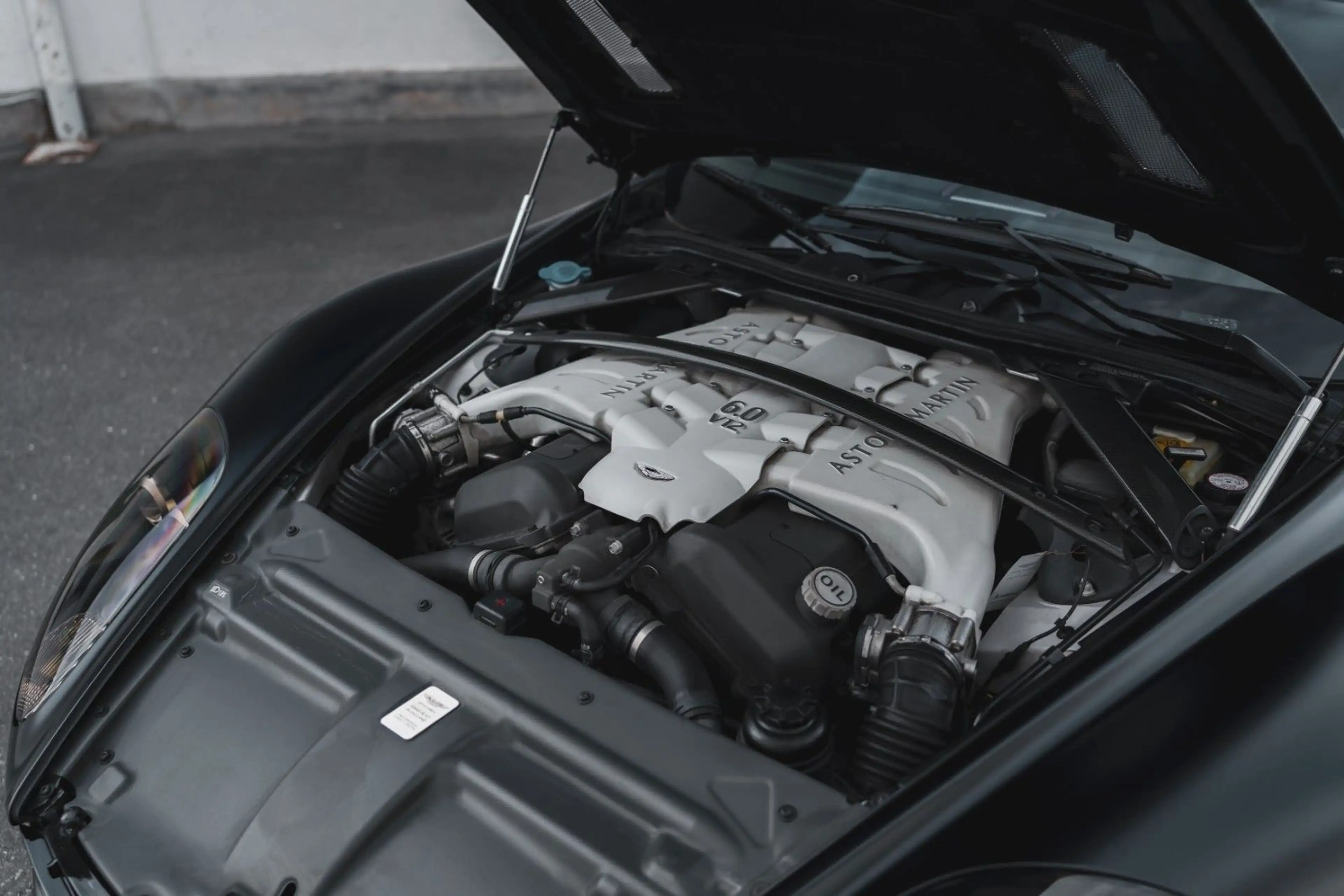 Aston Martin DBS 6.0 Touchtronic *Carbon / Unikat* — photo 8
