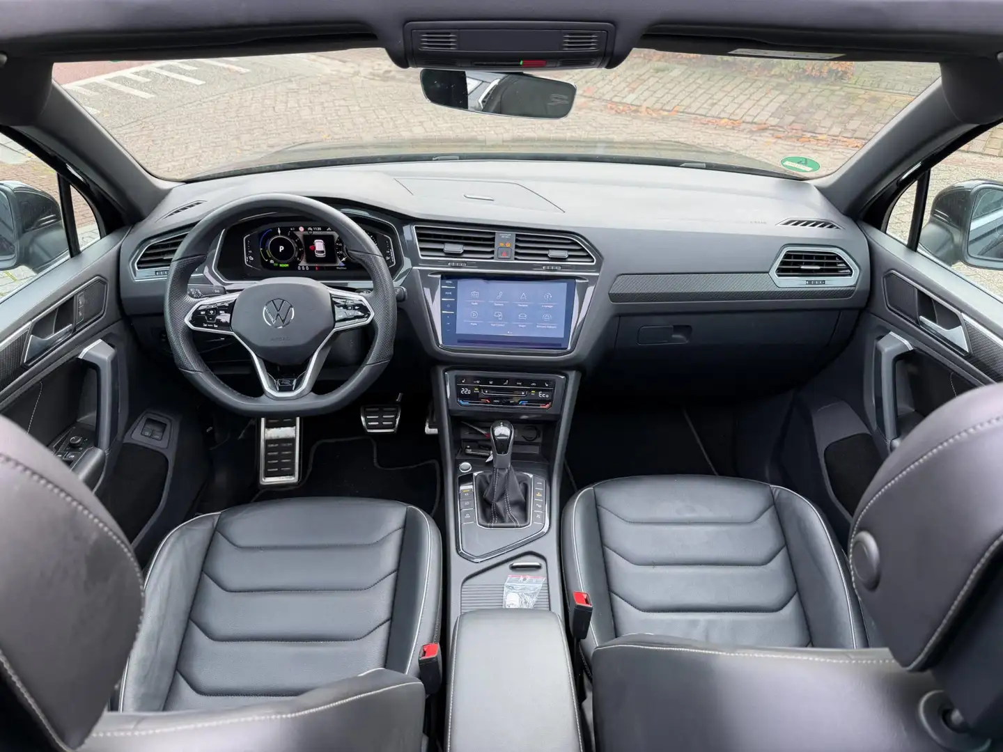 Volkswagen Tiguan 1.4 TSI eHybrid R-Line I Pano I 360° I Leder I Bom Zwart - 2