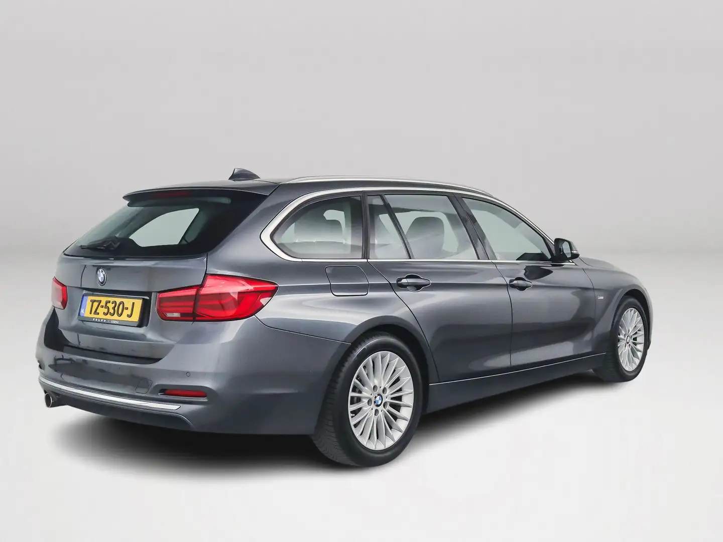 BMW 318 3-serie Touring 318d Aut. Luxury | Stoelverwarming Grijs - 2