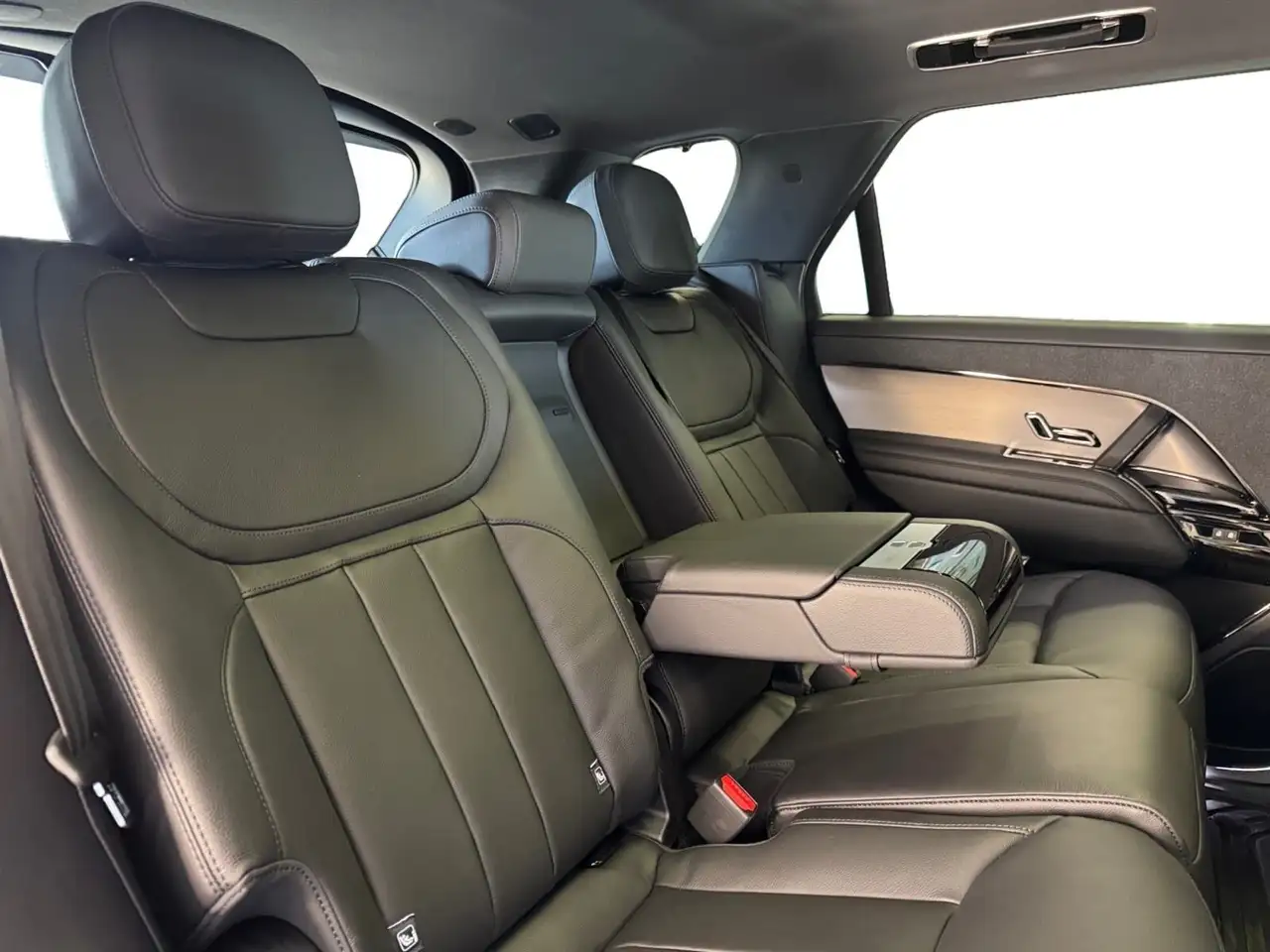 Land Rover Range Rover Sport снимка Land Rover Range Rover Sport