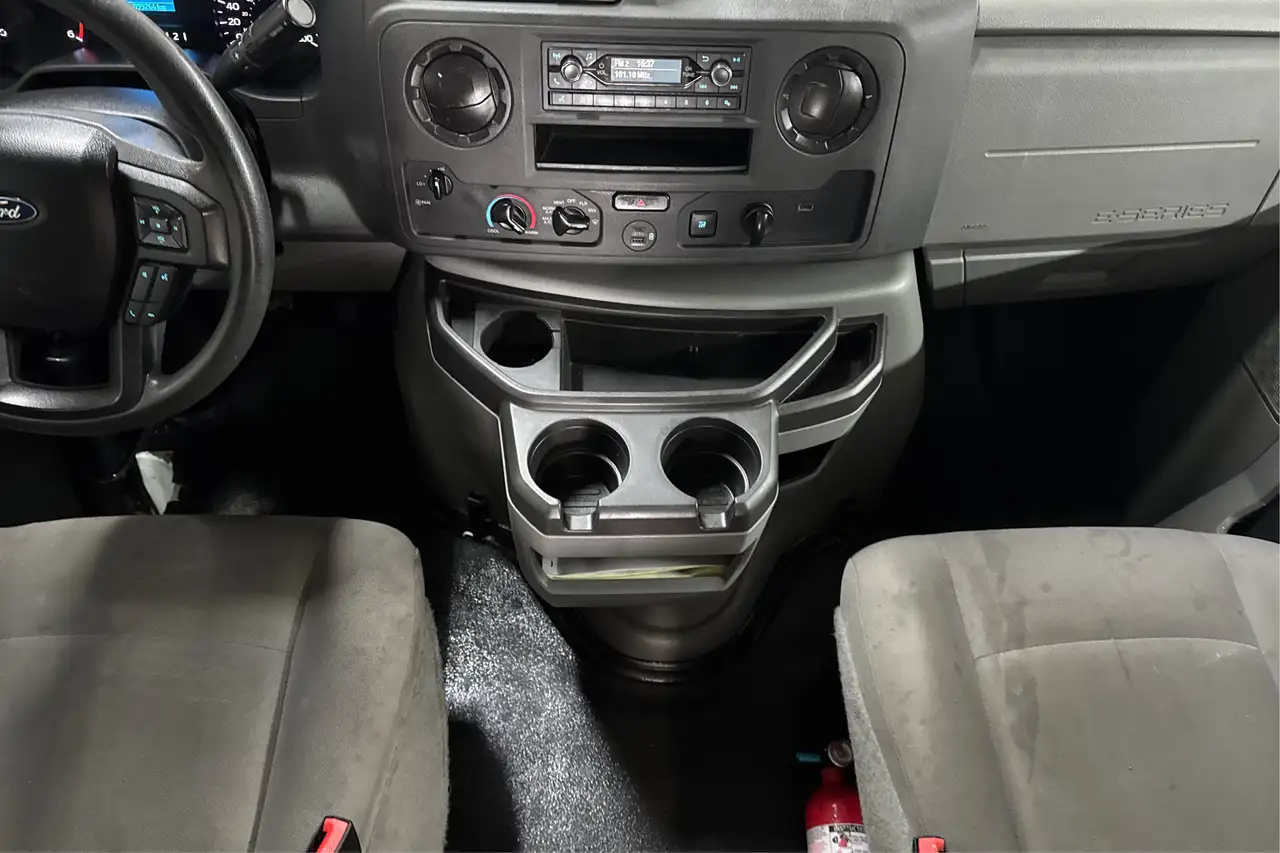 Ford E-Series Cutaway снимка Ford E-Series Cutaway