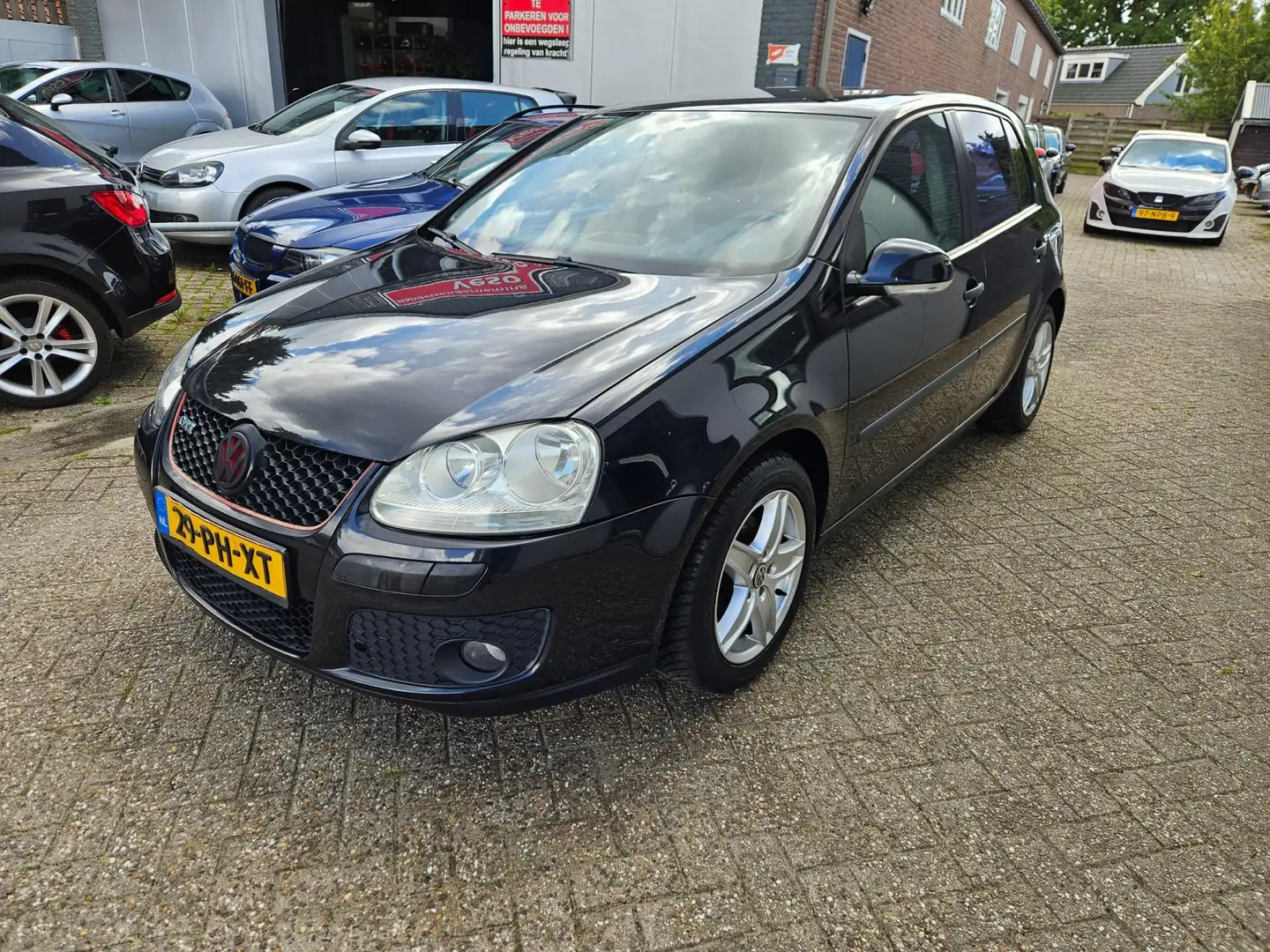 Volkswagen Golf GTI 1.6 bumper en R32 uitlaat en bumper Zwart - 2