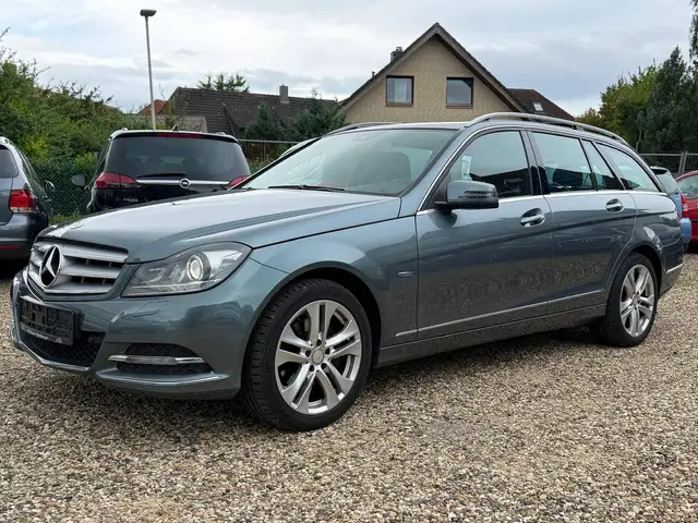 Mercedes-Benz C 220 C 220CDI BlueEfficiency Avantgarde Xenon AHK Navi SHZ PDC Scheckheft Automatik