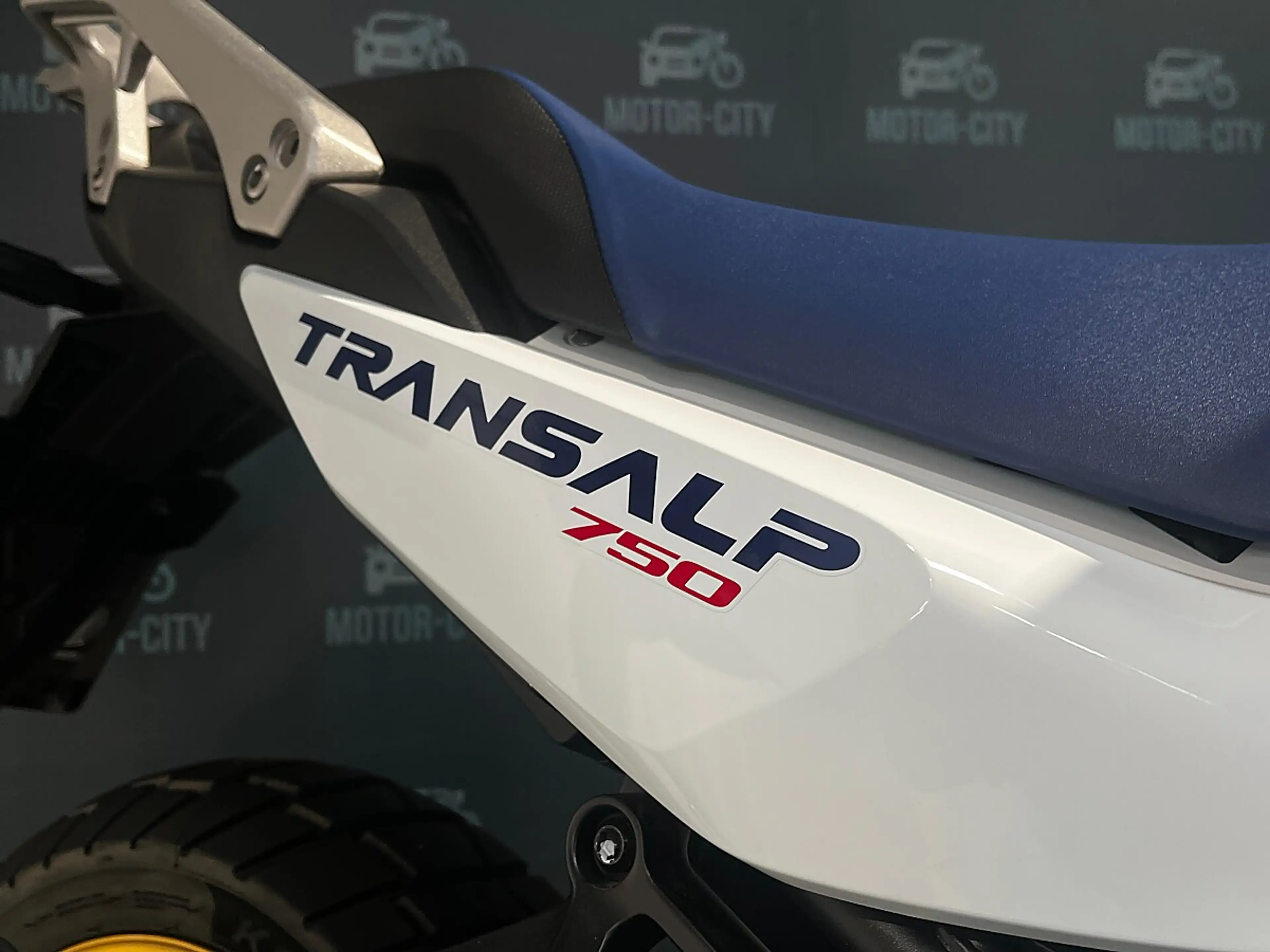 Honda Transalp Transalp E-Clutch — photo 3