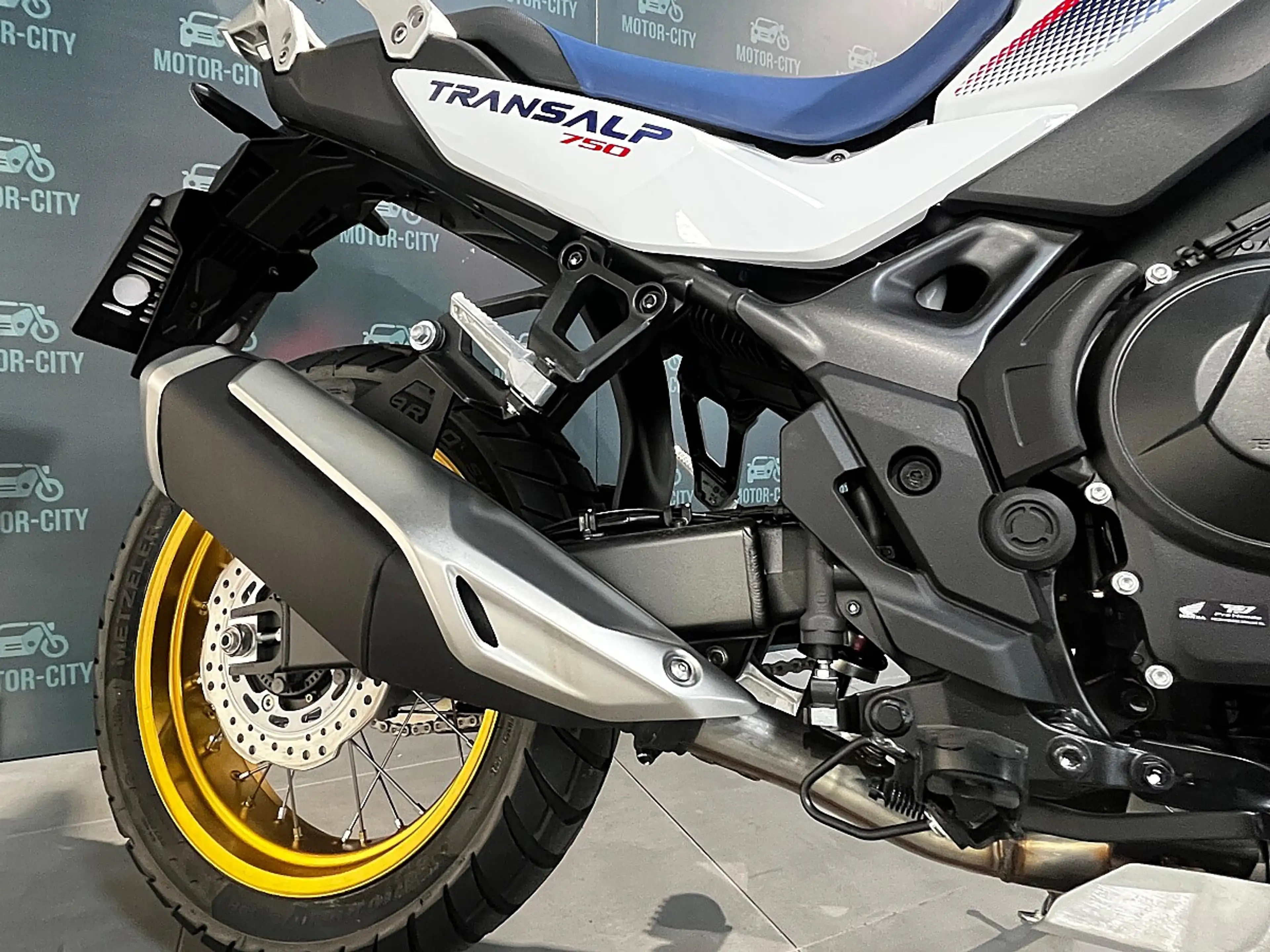 Honda Transalp Transalp E-Clutch — photo 2
