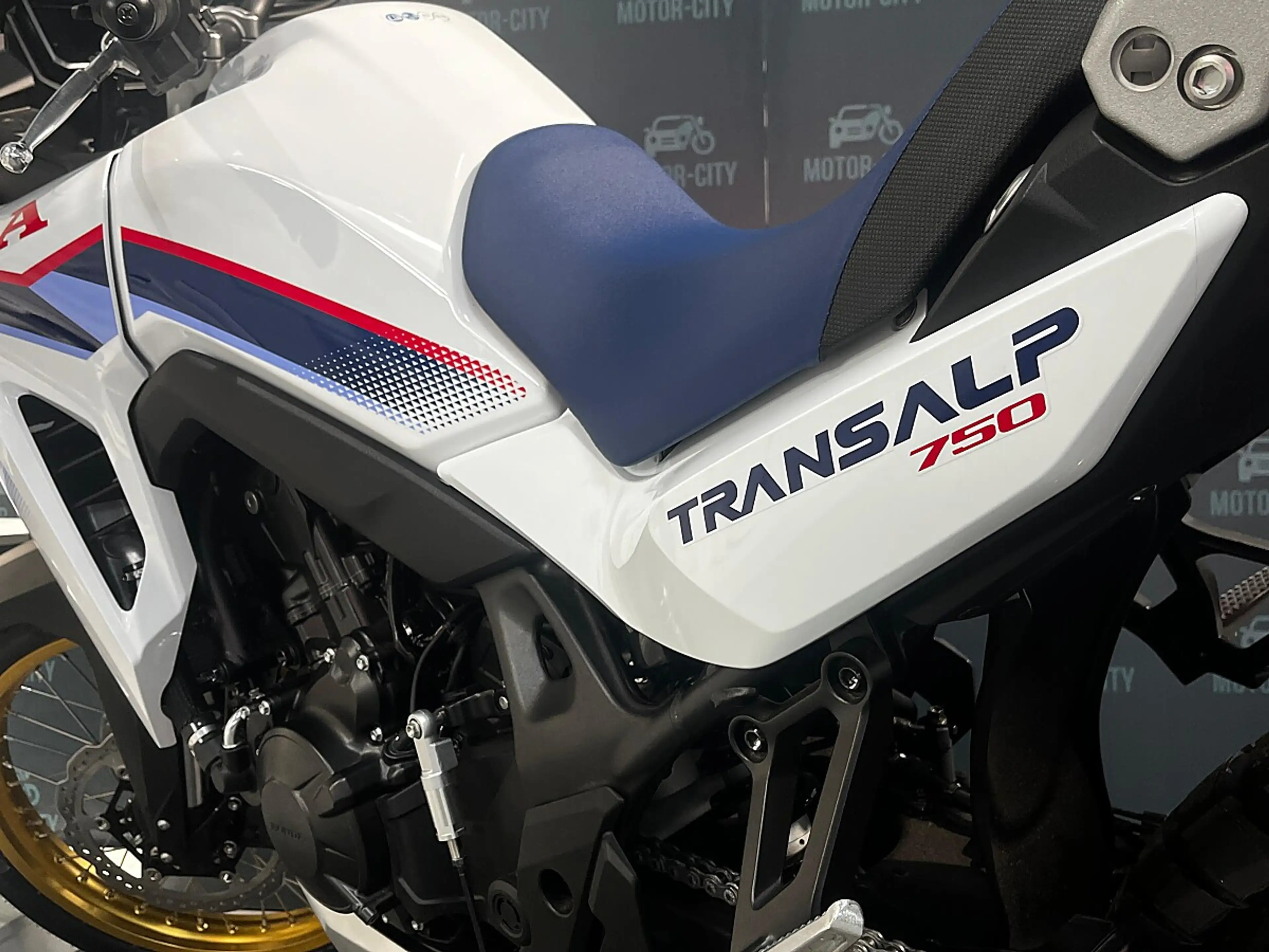 Honda Transalp Transalp E-Clutch — photo 9