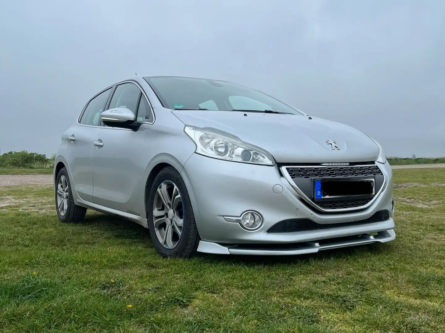 Peugeot 208 208 e-HDi FAP 92 Stop Silber - 1