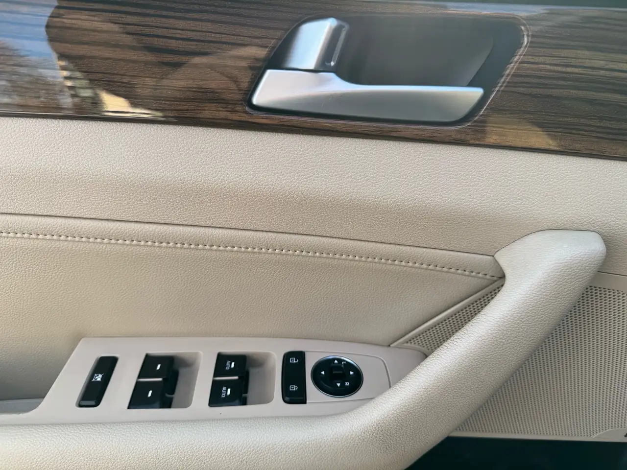 Hyundai SONATA снимка Hyundai SONATA