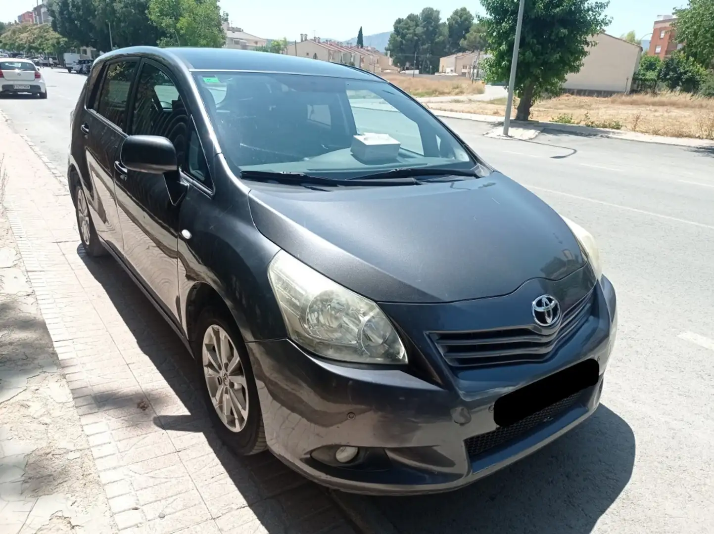 Toyota Verso 1.6 Active Gris - 1