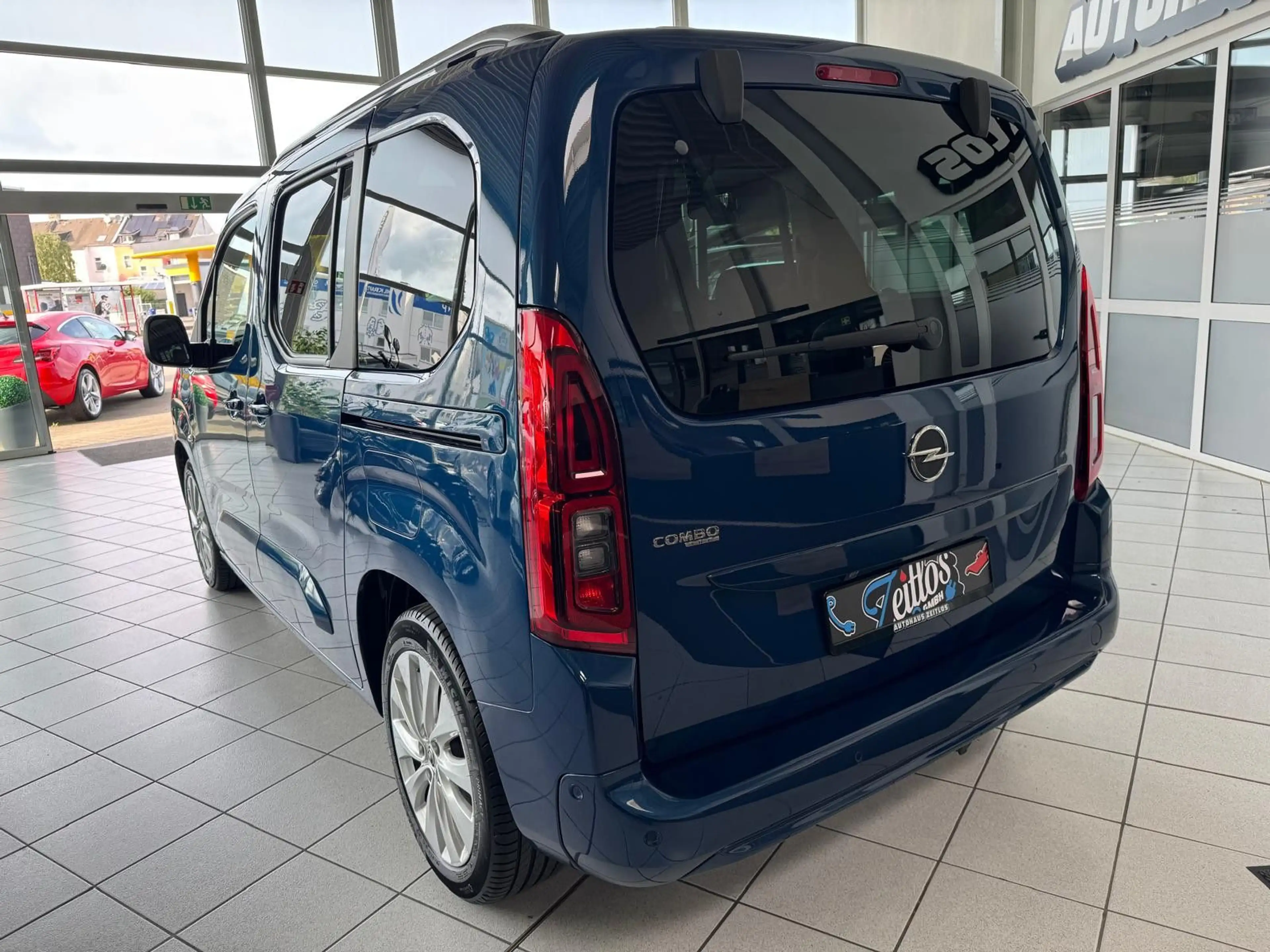 Opel Combo Life E Innovation *HuD*AHK*Navi*Pano*SHZ* — photo 6