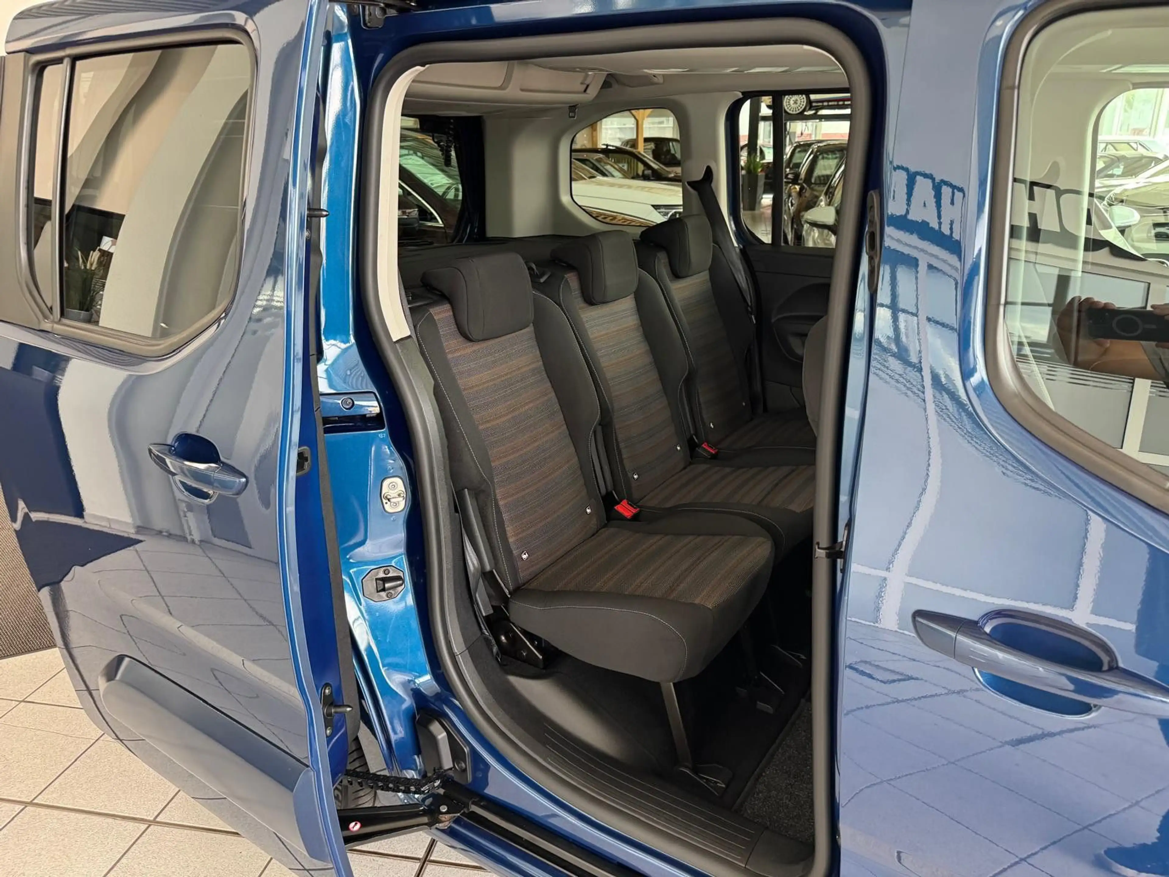 Opel Combo Life E Innovation *HuD*AHK*Navi*Pano*SHZ* — photo 5
