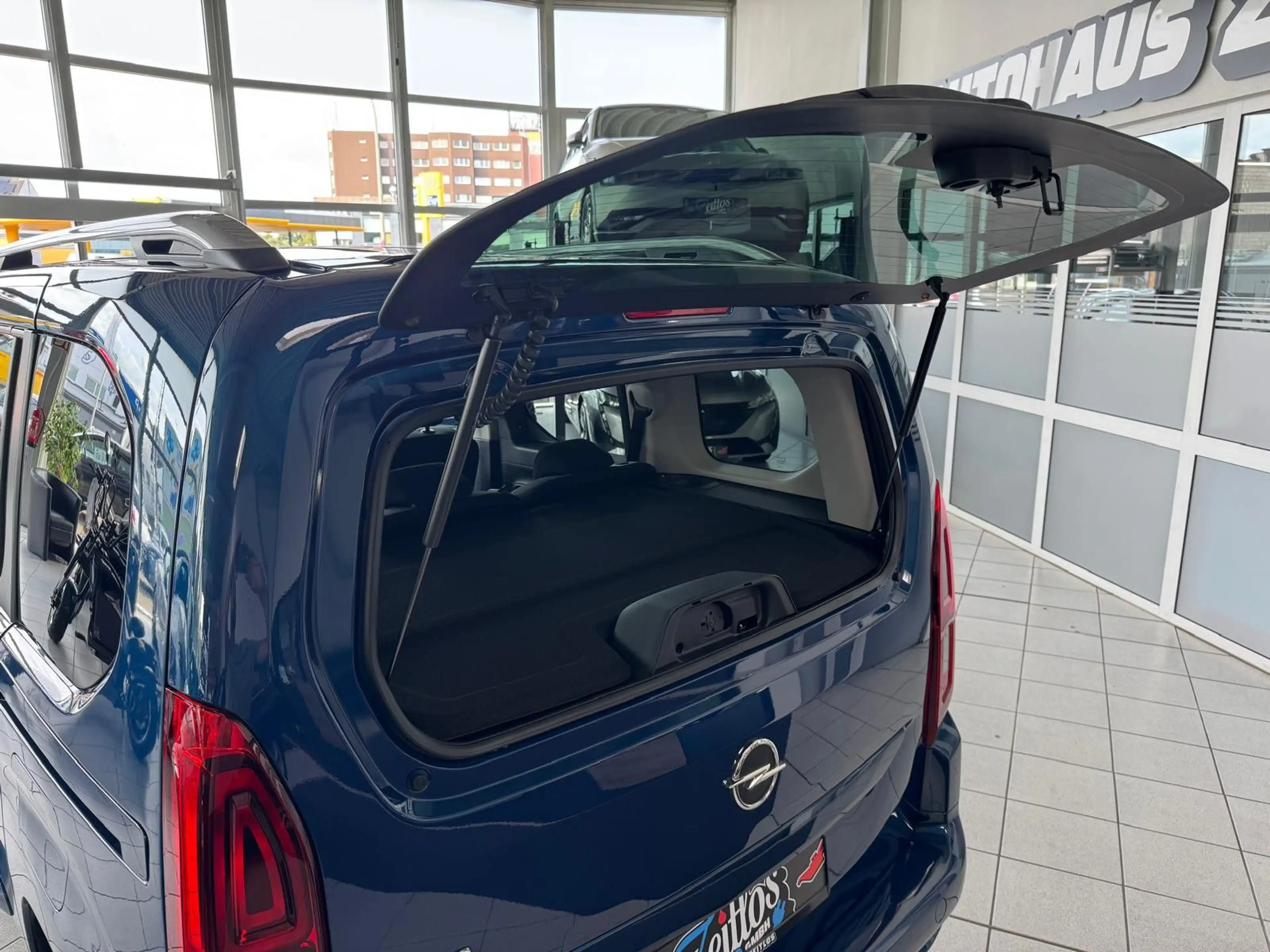 Opel Combo Life E Innovation *HuD*AHK*Navi*Pano*SHZ* — photo 10
