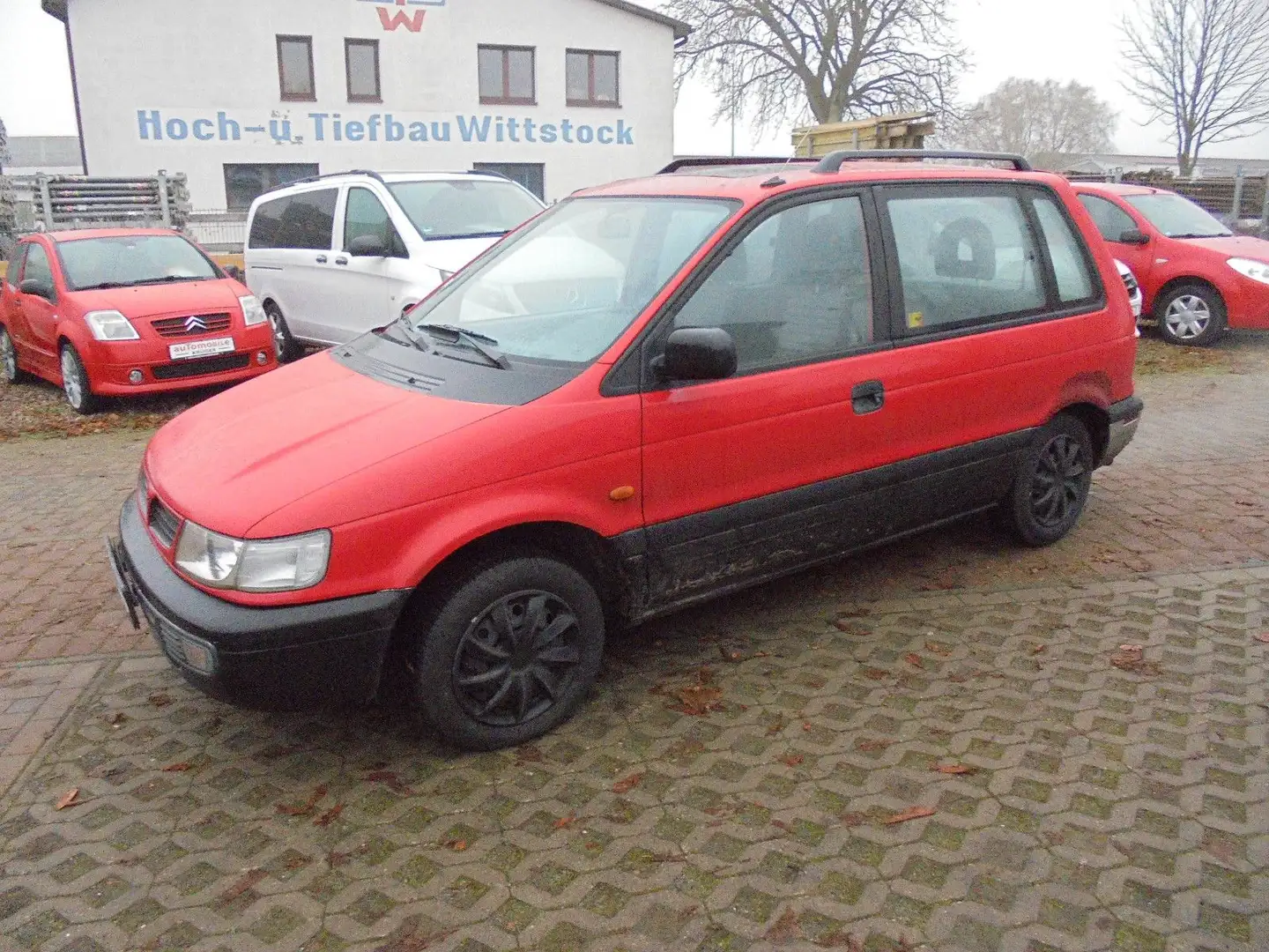 Mitsubishi Space Runner 1.8 GLi Червоний - 2