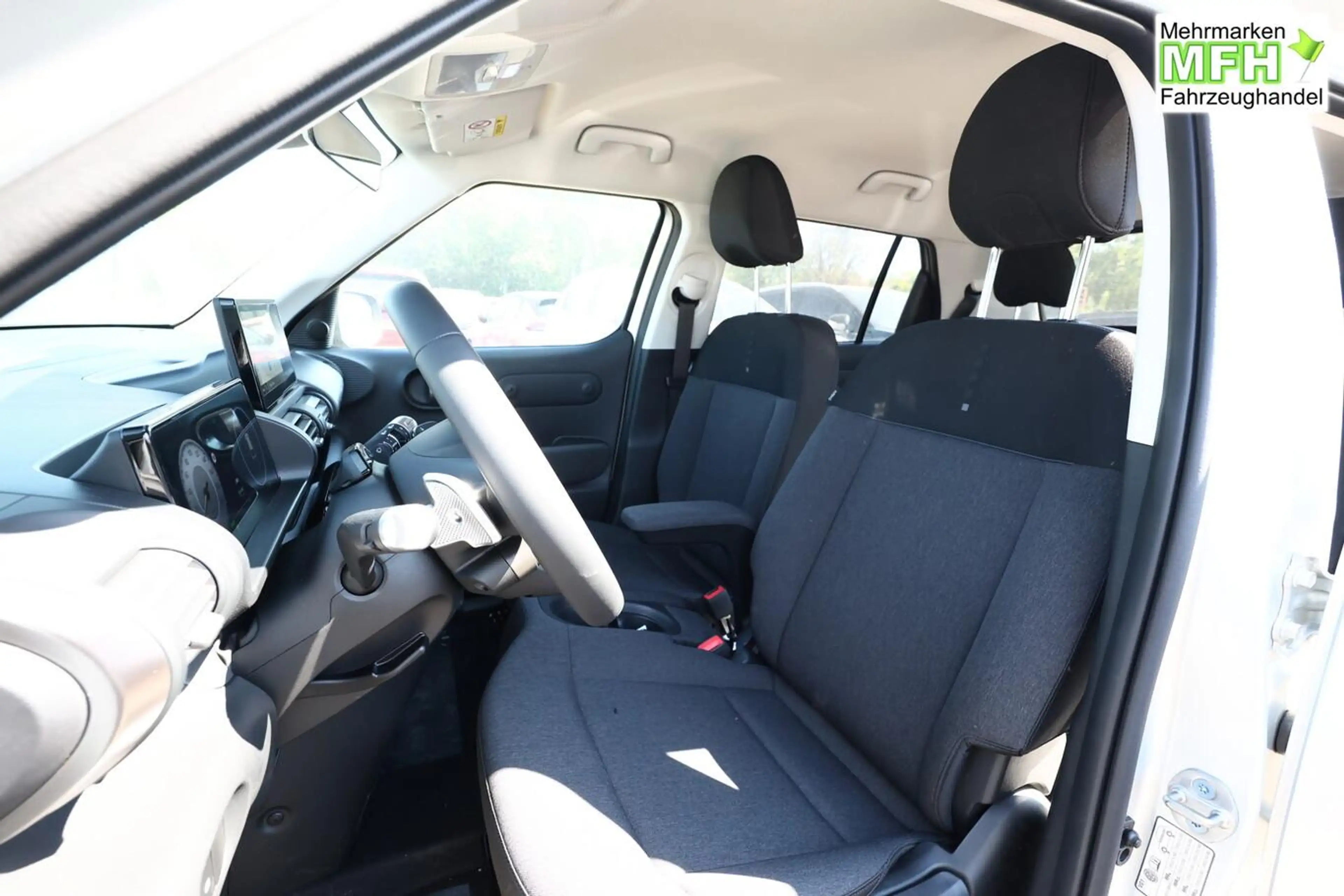 Hyundai Inster 42 kWh FÖRDERF. Navi 2xPDC 15Z PrivG ACC 71 kW ... — photo 5