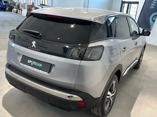 Peugeot 3008 view 4