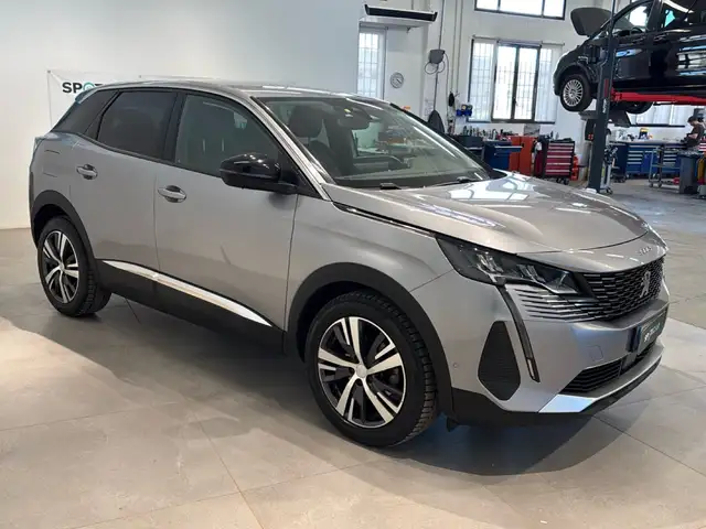 Peugeot 3008 view 3