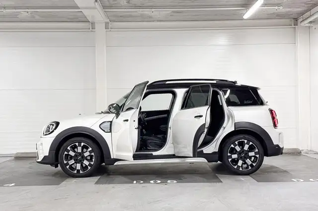 MINI Countryman view 3
