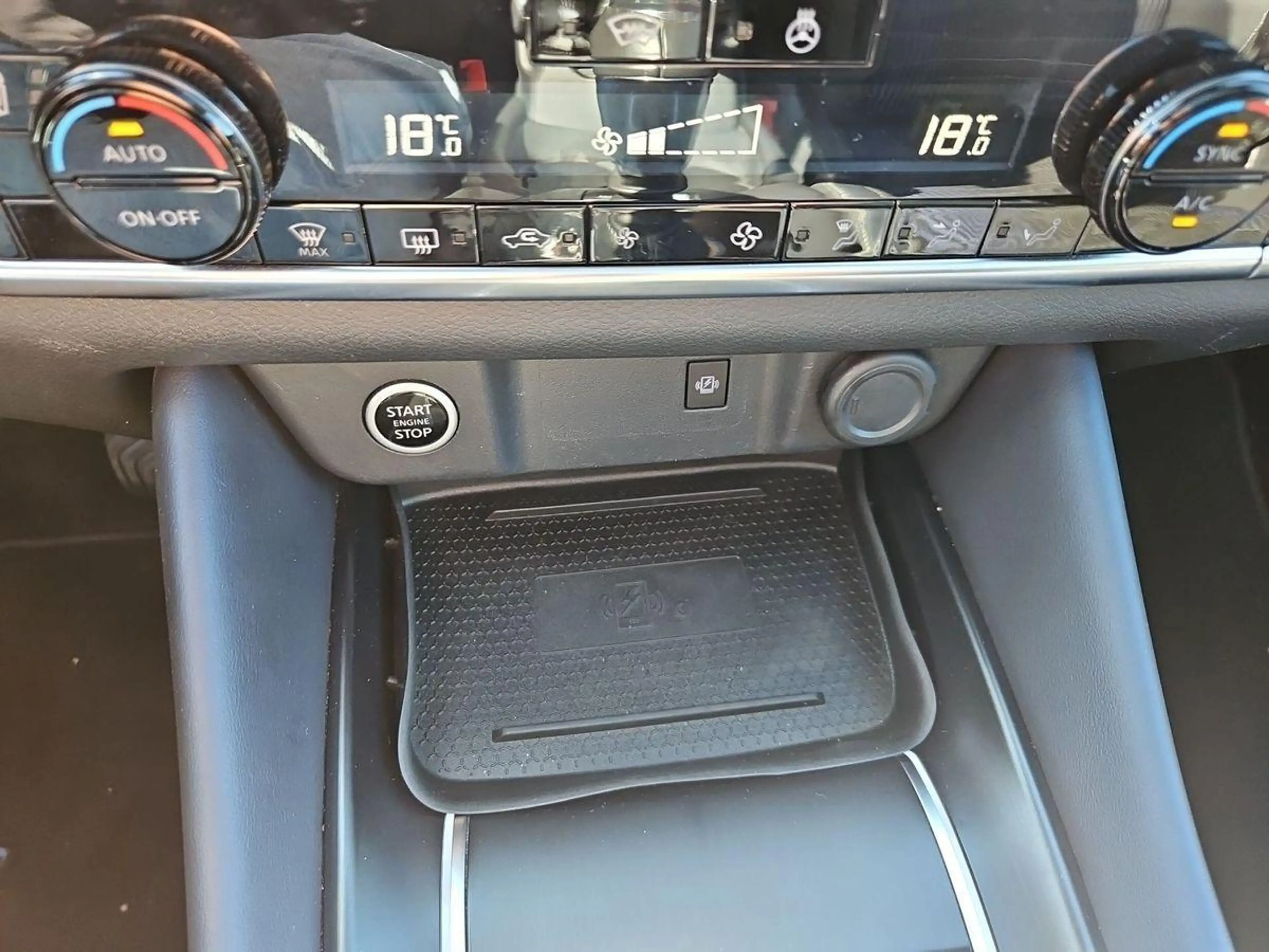 Nissan Qashqai Tekna 1.3 DIG-T/LED/PGD/AHK/NAVI/HUD — photo 29