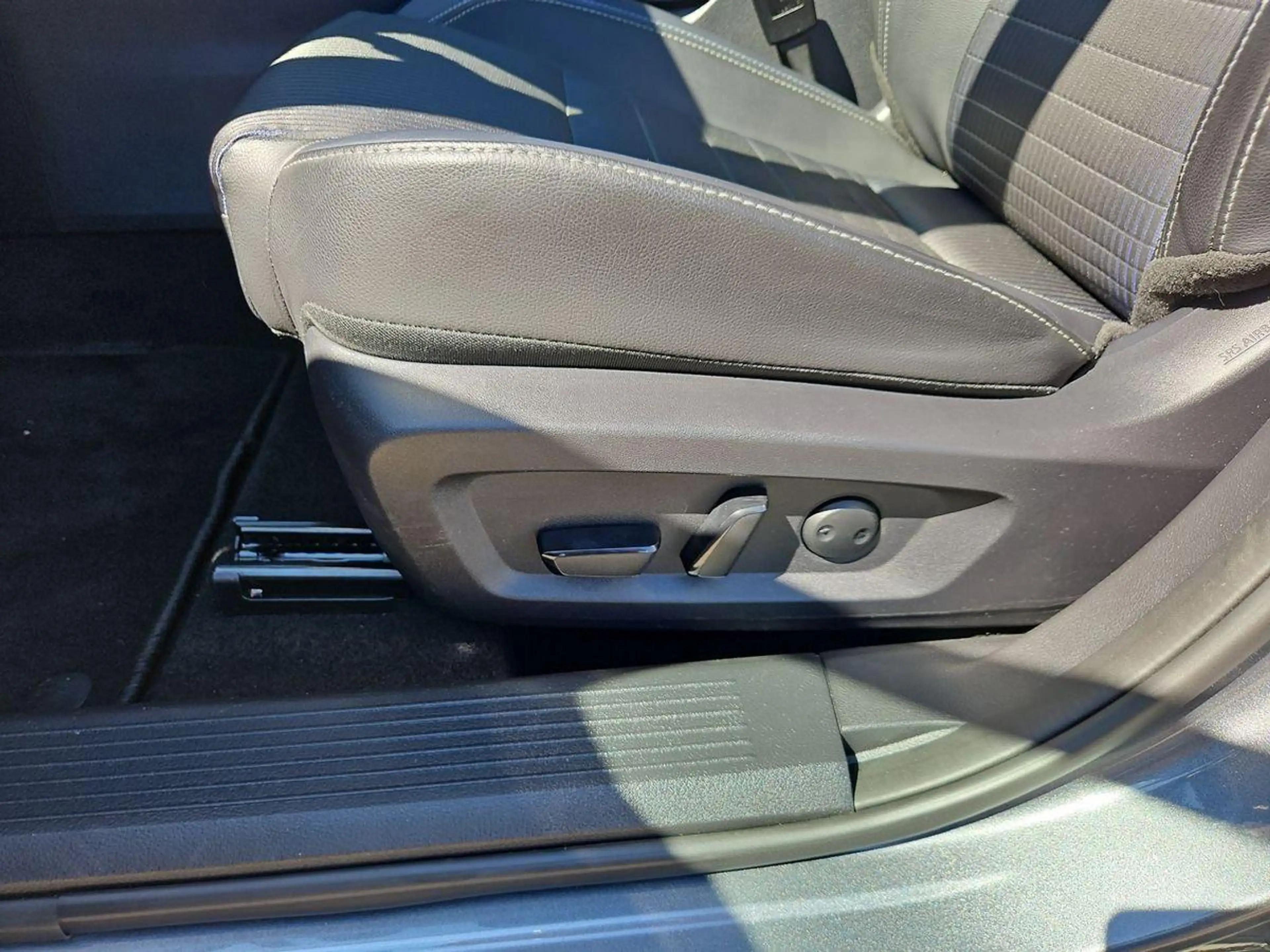 Nissan Qashqai Tekna 1.3 DIG-T/LED/PGD/AHK/NAVI/HUD — photo 27