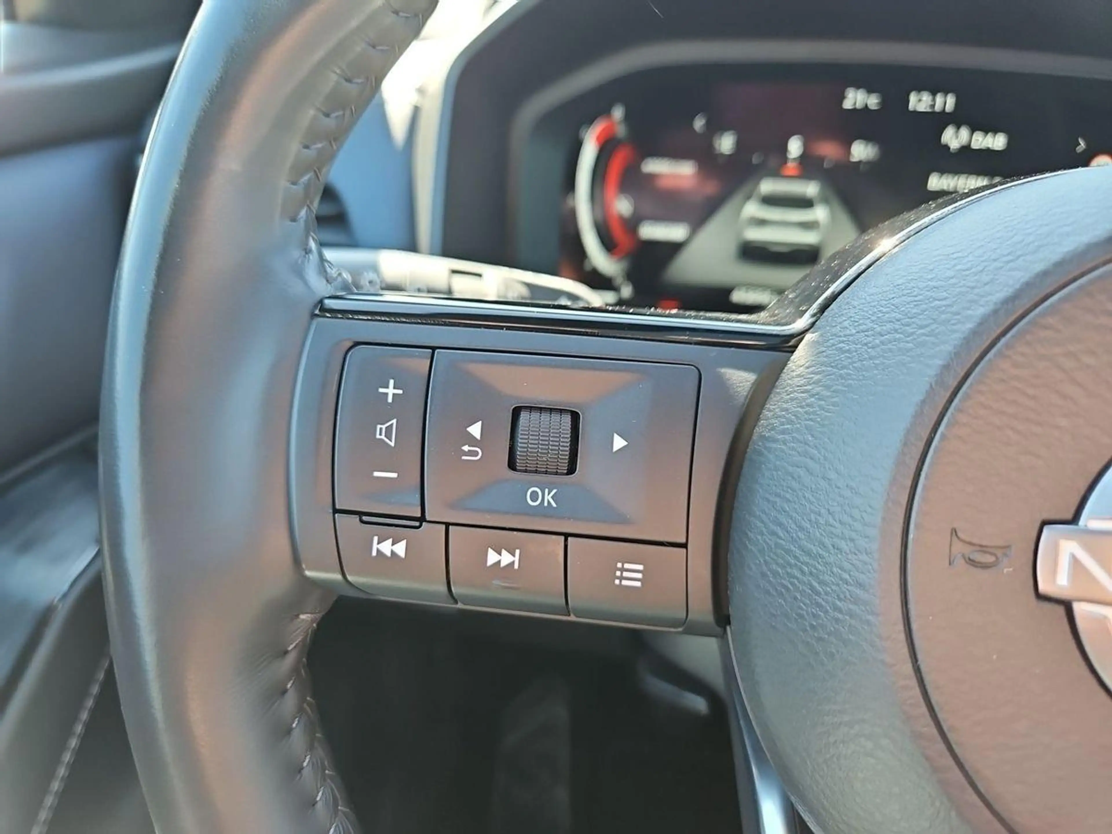 Nissan Qashqai Tekna 1.3 DIG-T/LED/PGD/AHK/NAVI/HUD — photo 23