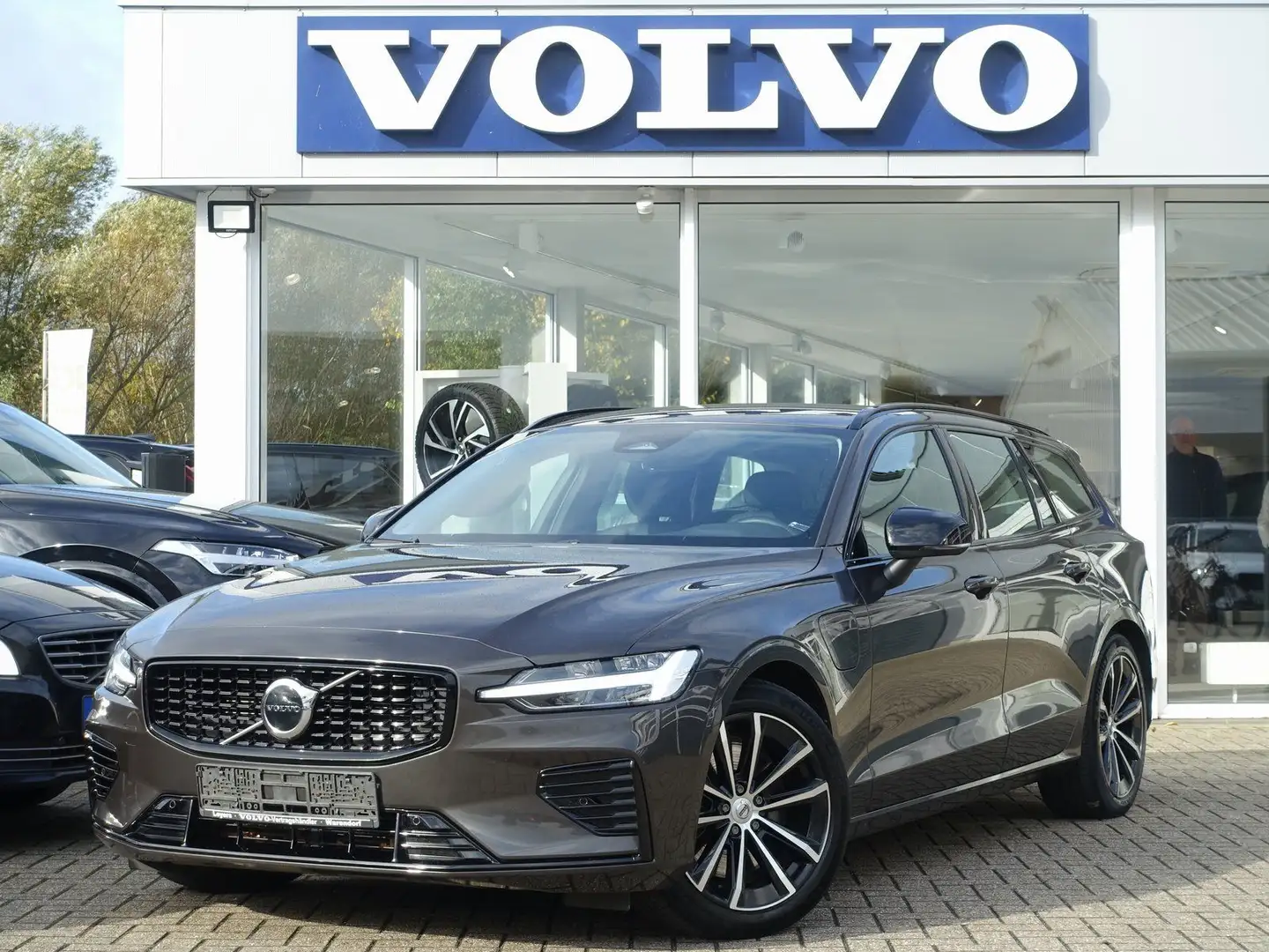 Volvo V60 Recharge T6 AWD Plus Dark/Kamera/Memory/BLS Grijs - 1