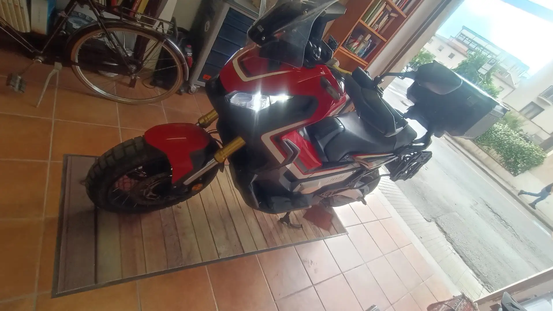 Honda X-ADV guidabile con patente A2 Roşu - 2