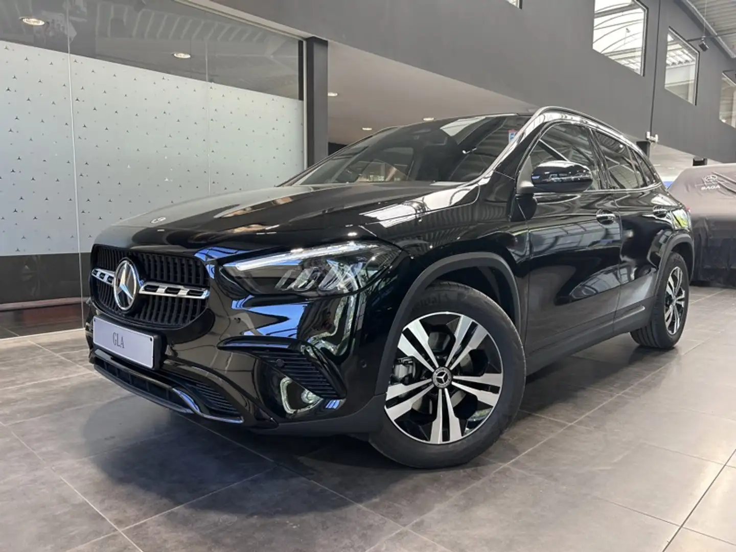 Mercedes-Benz 180 d Luxury Line Zwart - 1