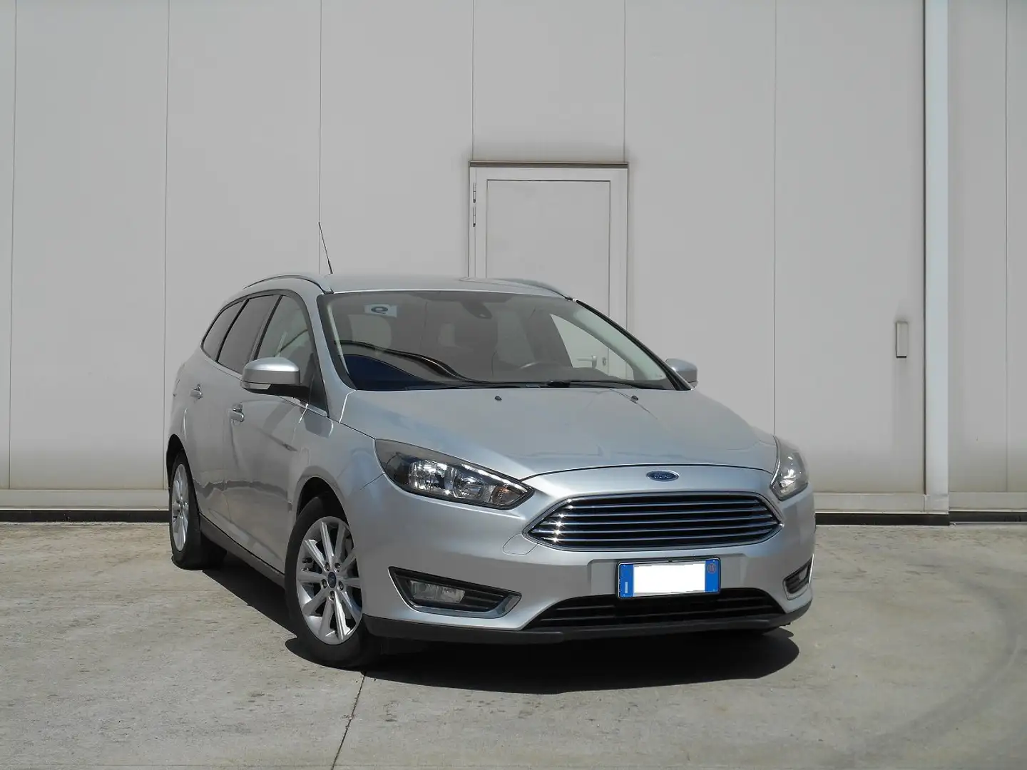 Ford Focus SW 1.5 tdci Business s Plateado - 2