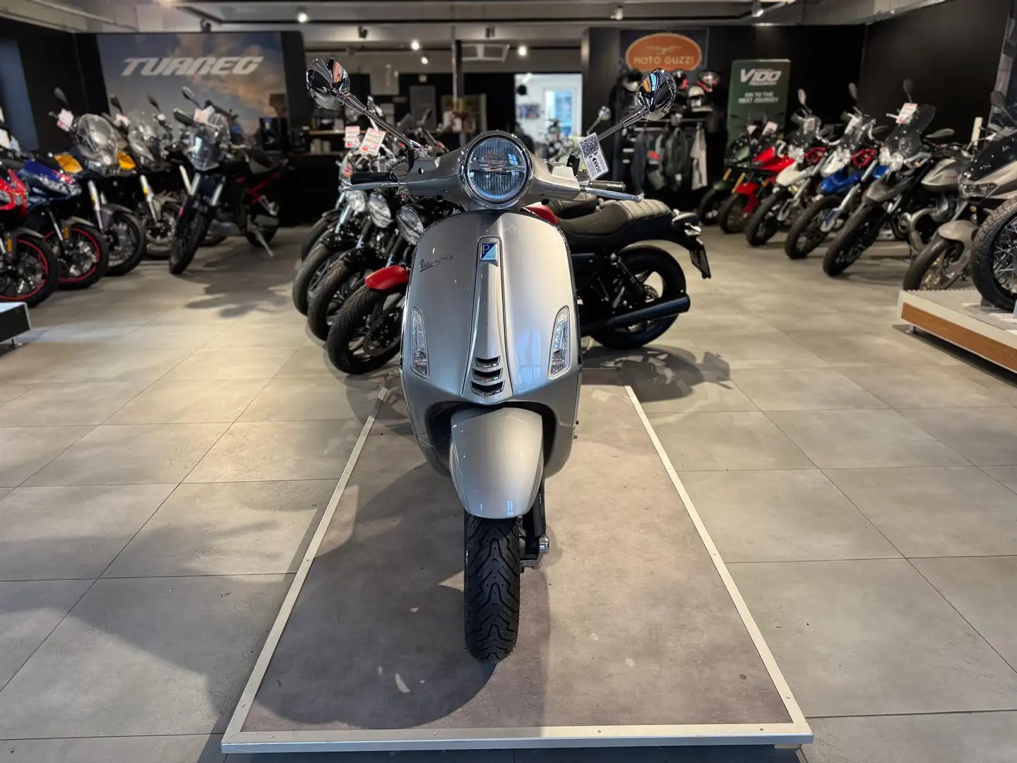 Vespa Elettrica 45 km/h Autoführerschein Gris - 1