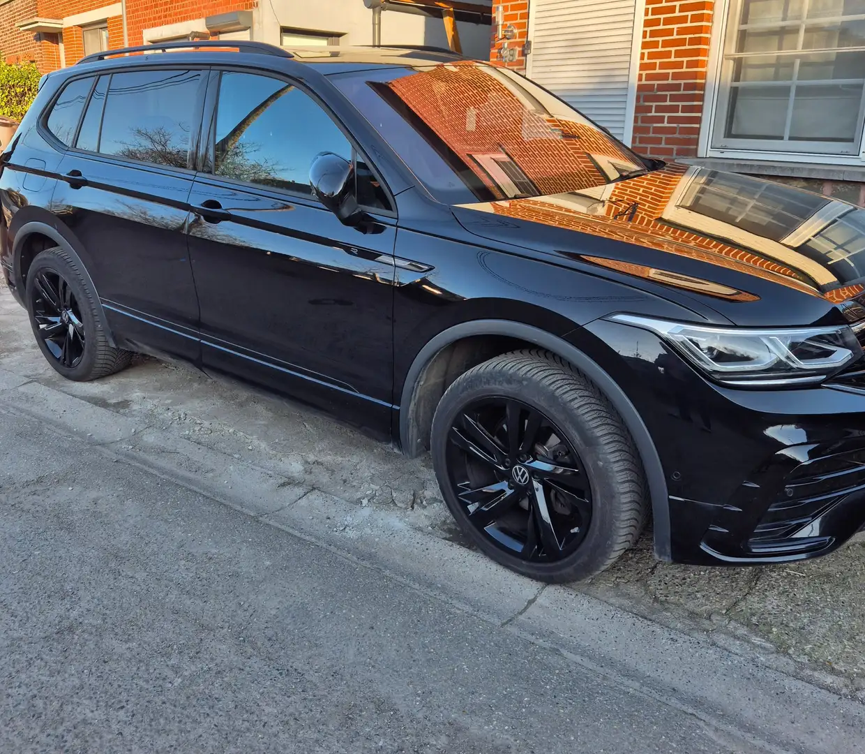 Volkswagen Tiguan Allspace Tiguan Allspace 2.0 TDi SCR R-Line 7pl. DSG Zwart - 1