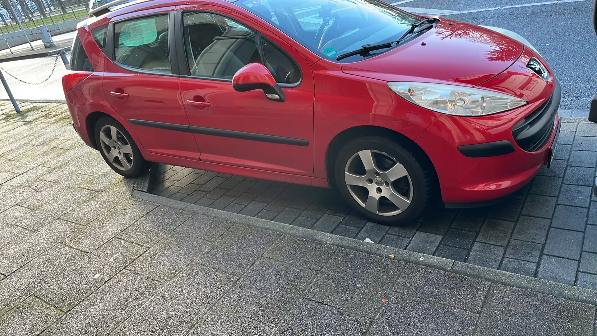 Peugeot 207 90 HDi FAP (Blue Lion) Filou - 1