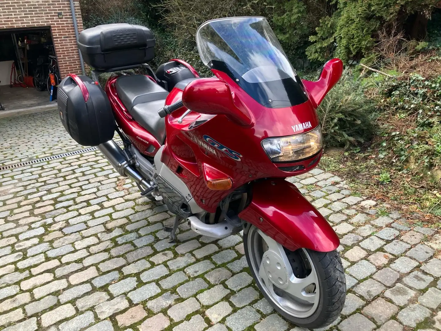 Yamaha GTS 1000 Rojo - 1