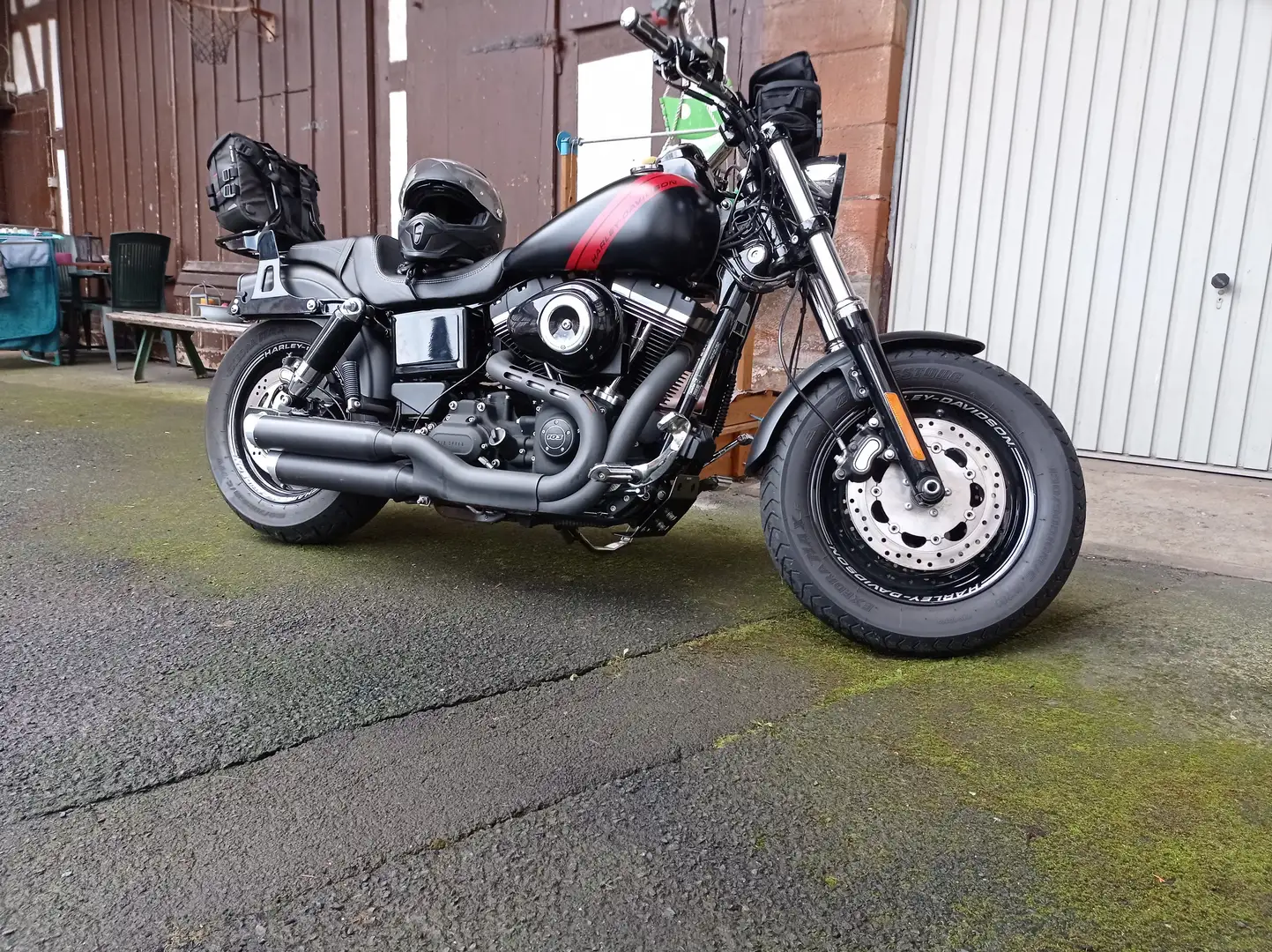 Harley-Davidson Dyna Fat Bob Schwarz - 2