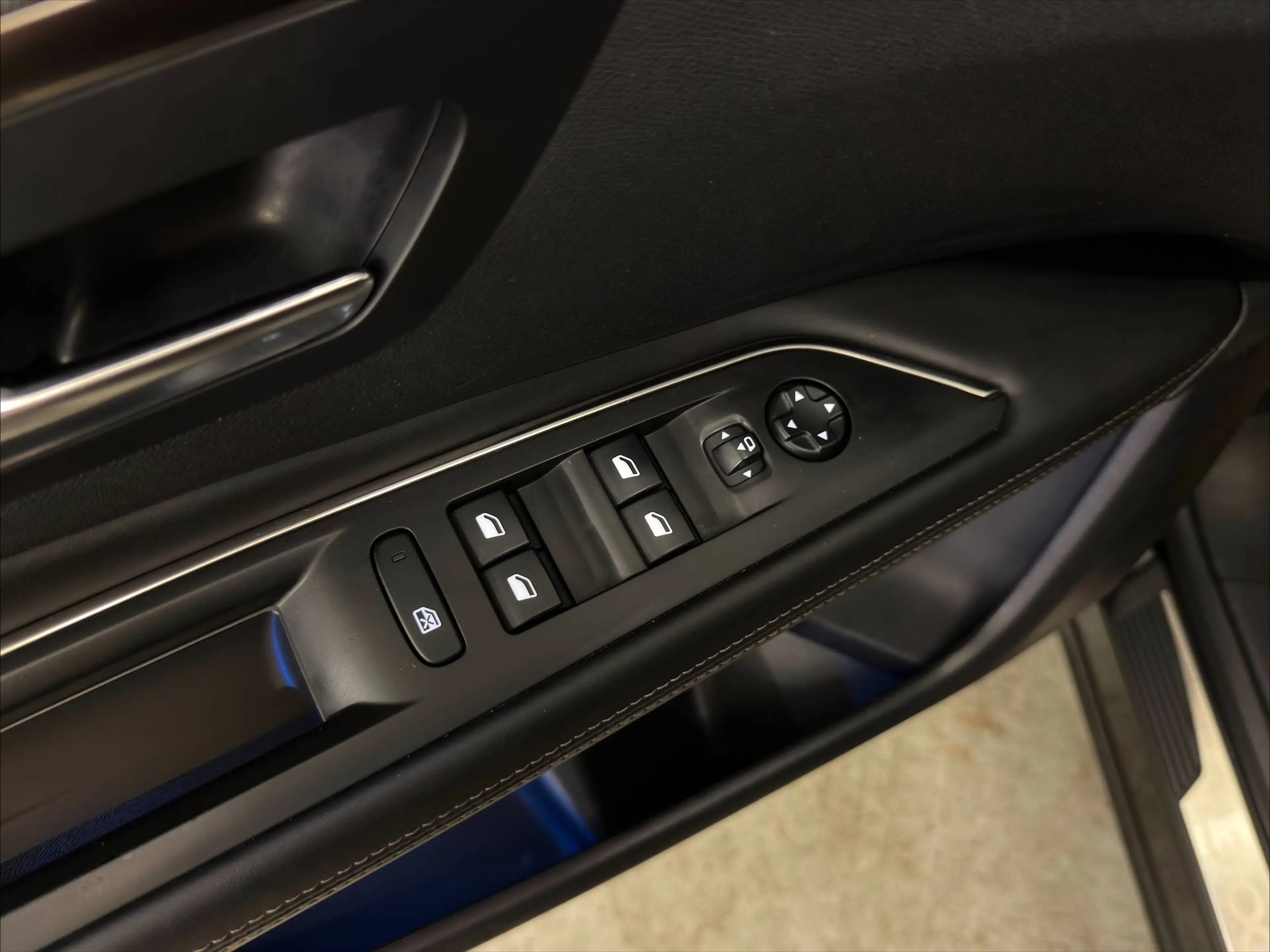 Peugeot 3008 1,6 BlueHDi 120 S&S EAT6 Allure*VIRTUAL*AHK*SHZ* — photo 15