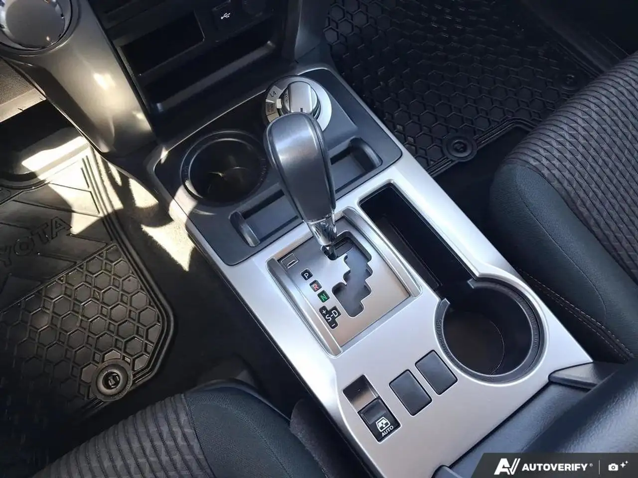Toyota 4-Runner снимка Toyota 4-Runner