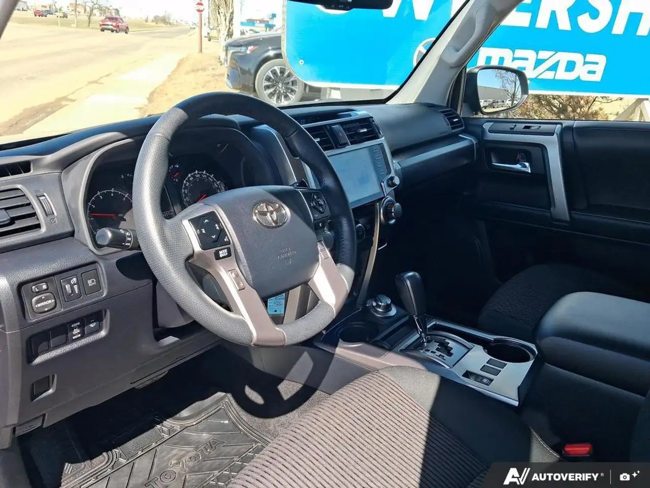 Toyota 4-Runner снимка Toyota 4-Runner