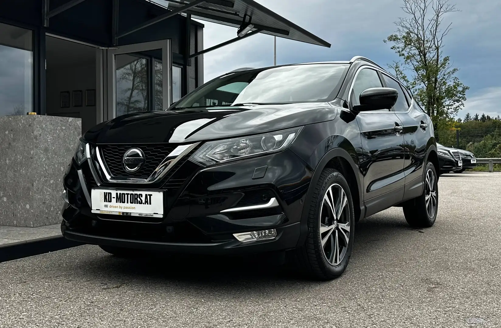 Nissan Qashqai 1,6 dCi Aut.*1.Besitz*Navi*Pano*ACC*AHK*360°* Schwarz - 1