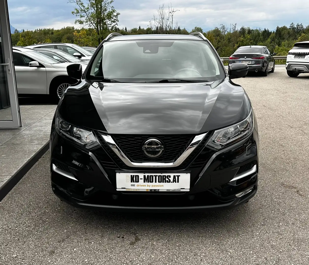 Nissan Qashqai 1,6 dCi Aut.*1.Besitz*Navi*Pano*ACC*AHK*360°* Schwarz - 2